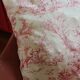 Paire Coussins Toile de Jouy rose ancienne