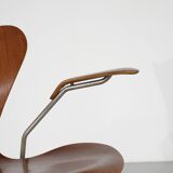 Model "3207" chair by Arne Jacobsen for Fritz Hansen, Denmark 1955.
