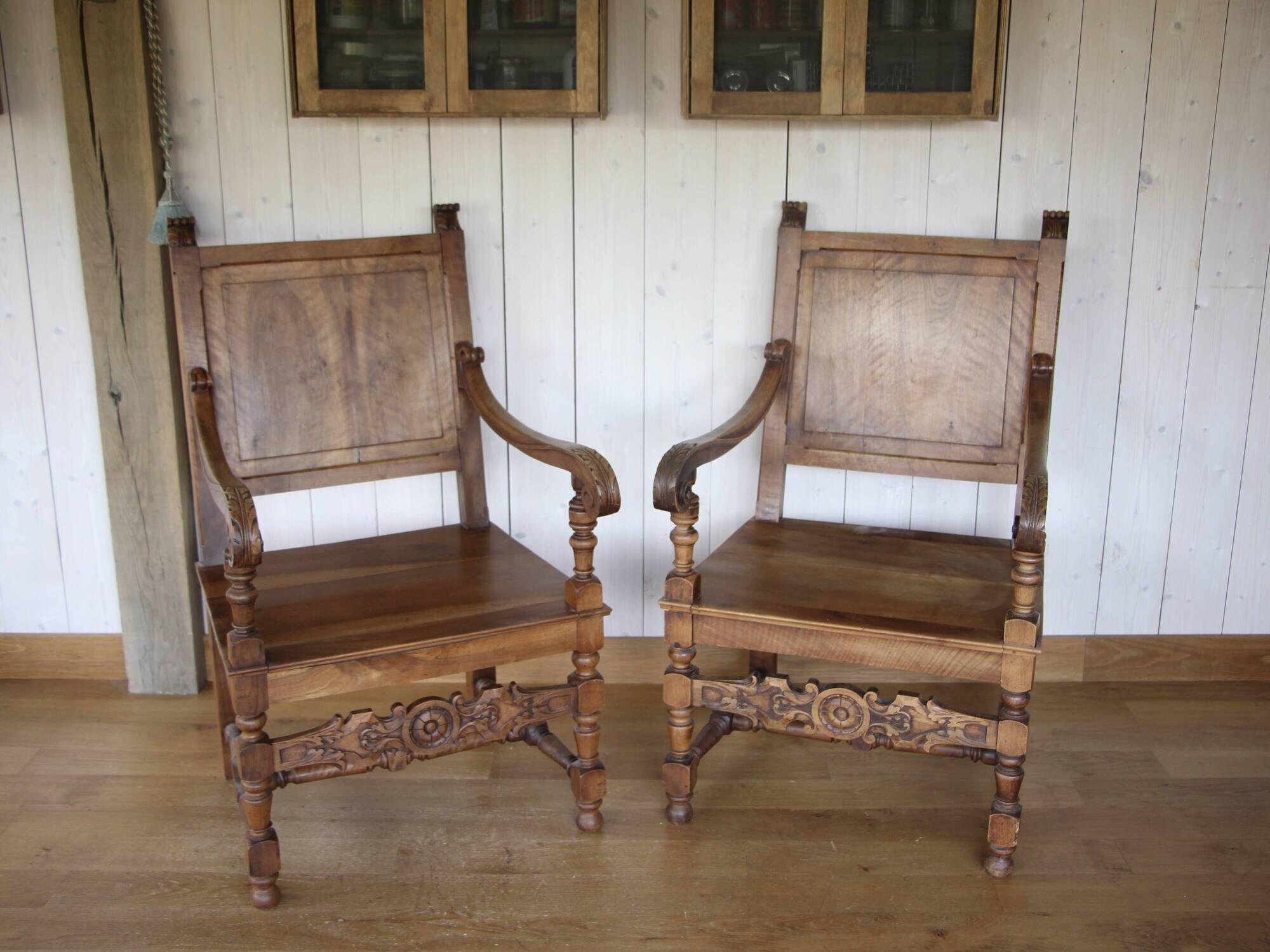 Pair of chairs in Spanish Renaissance style