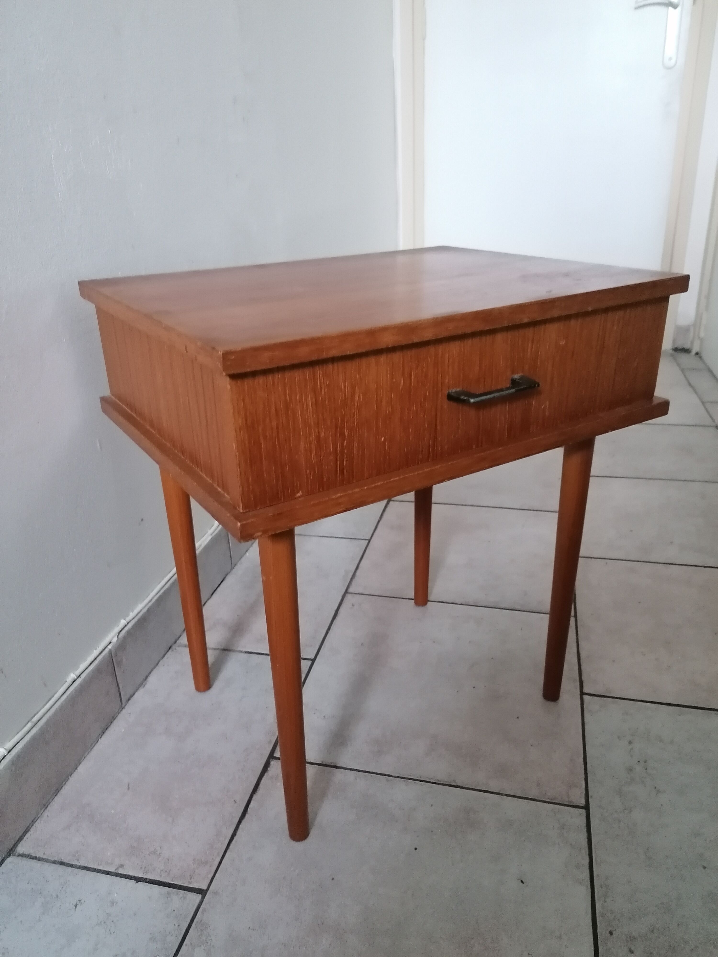 "Brissac" model bedside table veneer teak feet vintage spindles 50 60