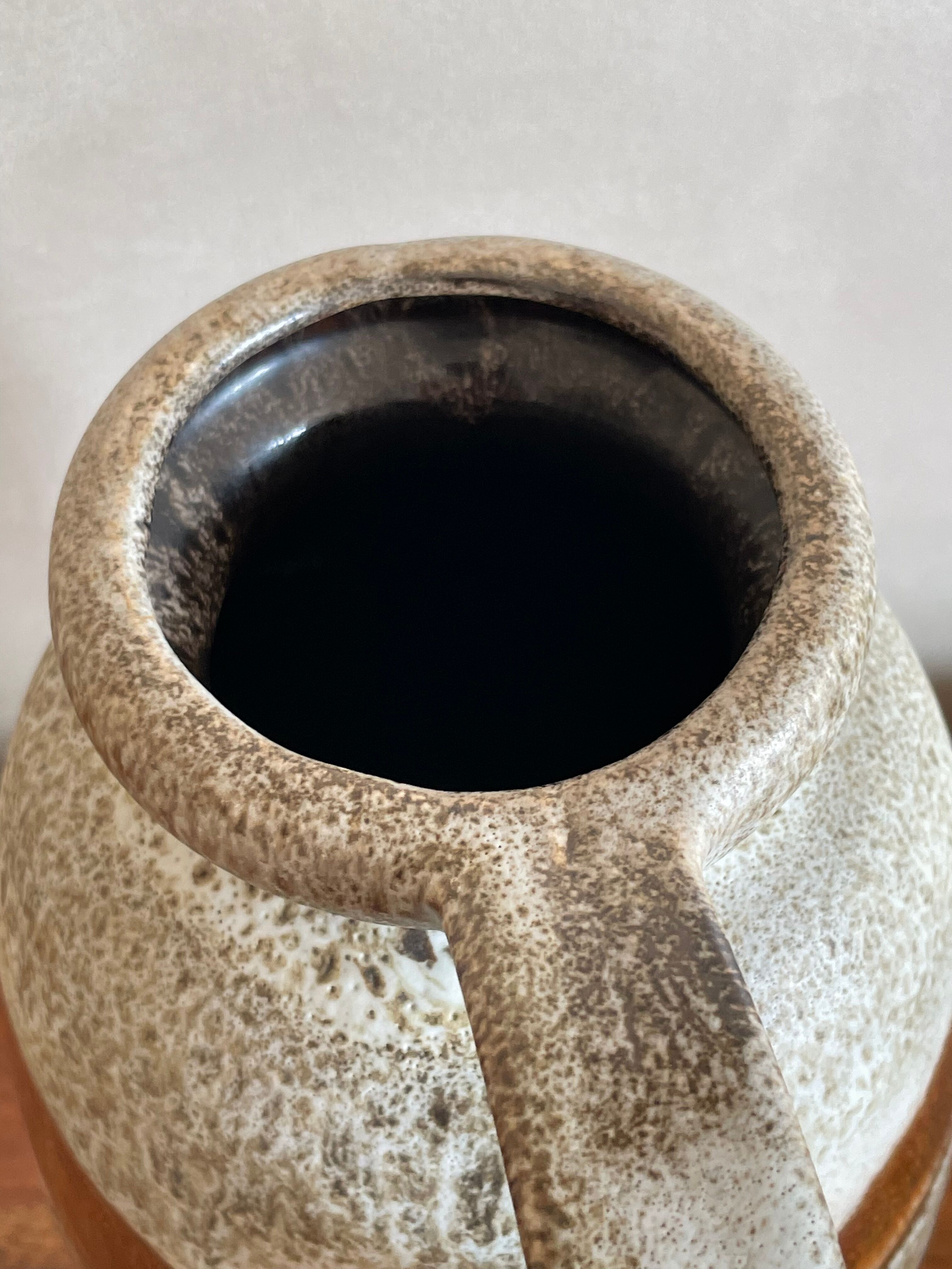 Large mudflated sandstone vase
