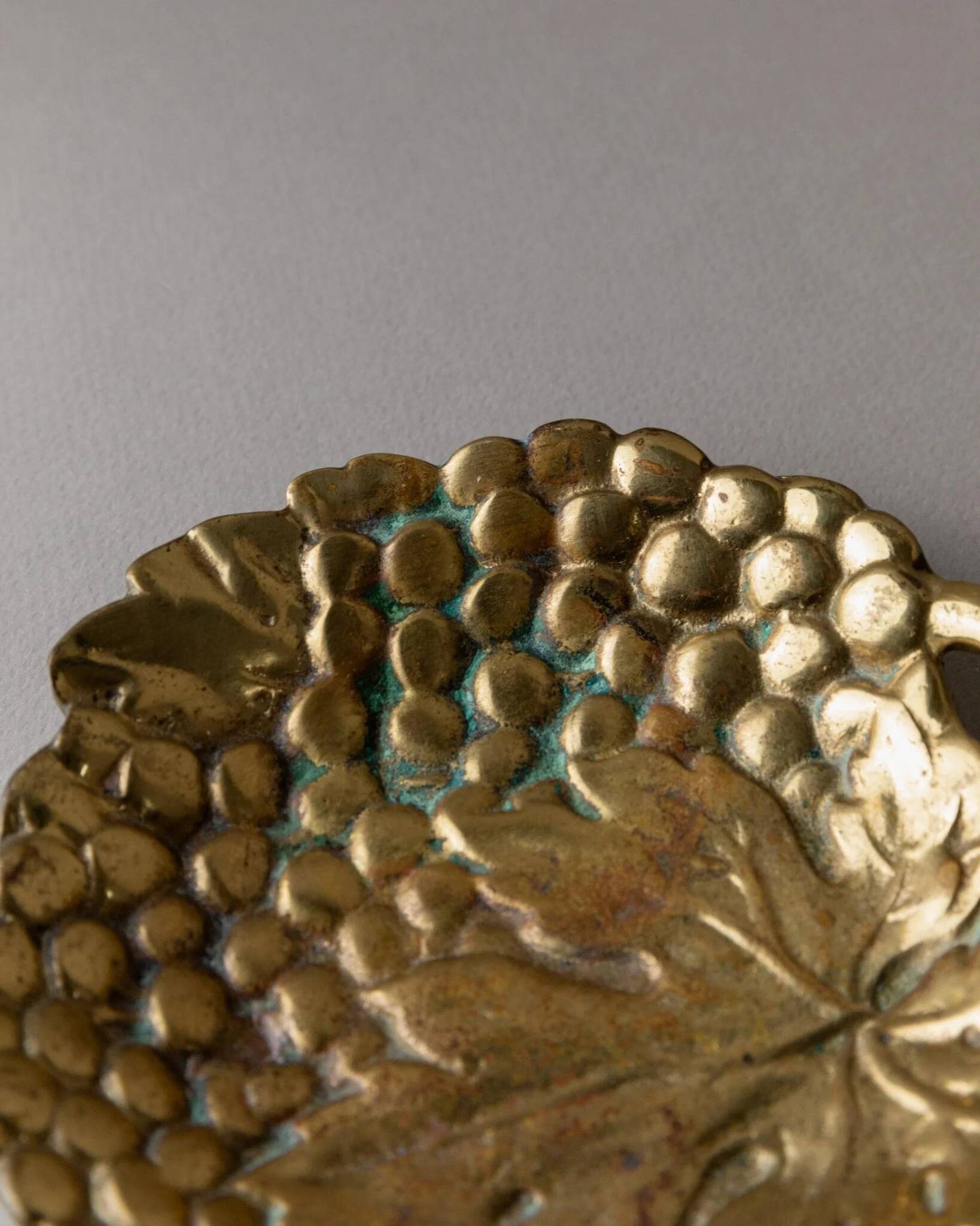 Vintage brass ashtray - cluster structure - Italy 1960s - metal art, timeless design - elegant table decoration, perfect gift idea