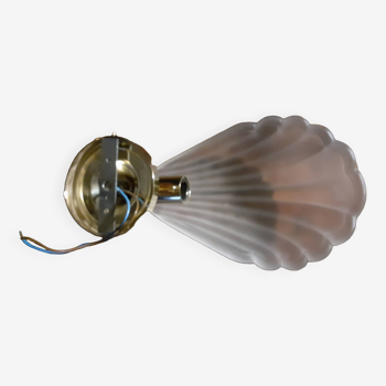 Shell-shaped wall light