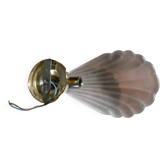 Shell-shaped wall light