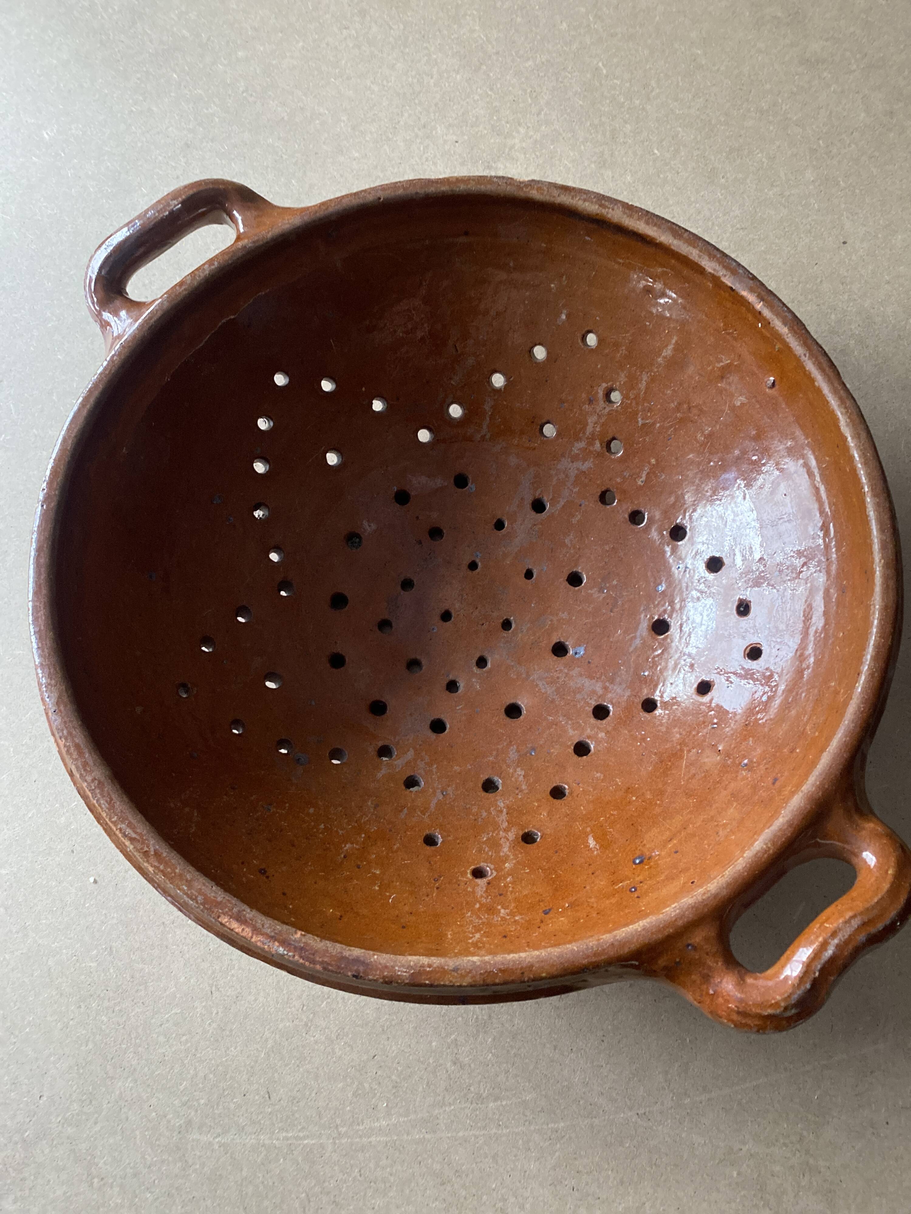 Glazed earthenware drainer