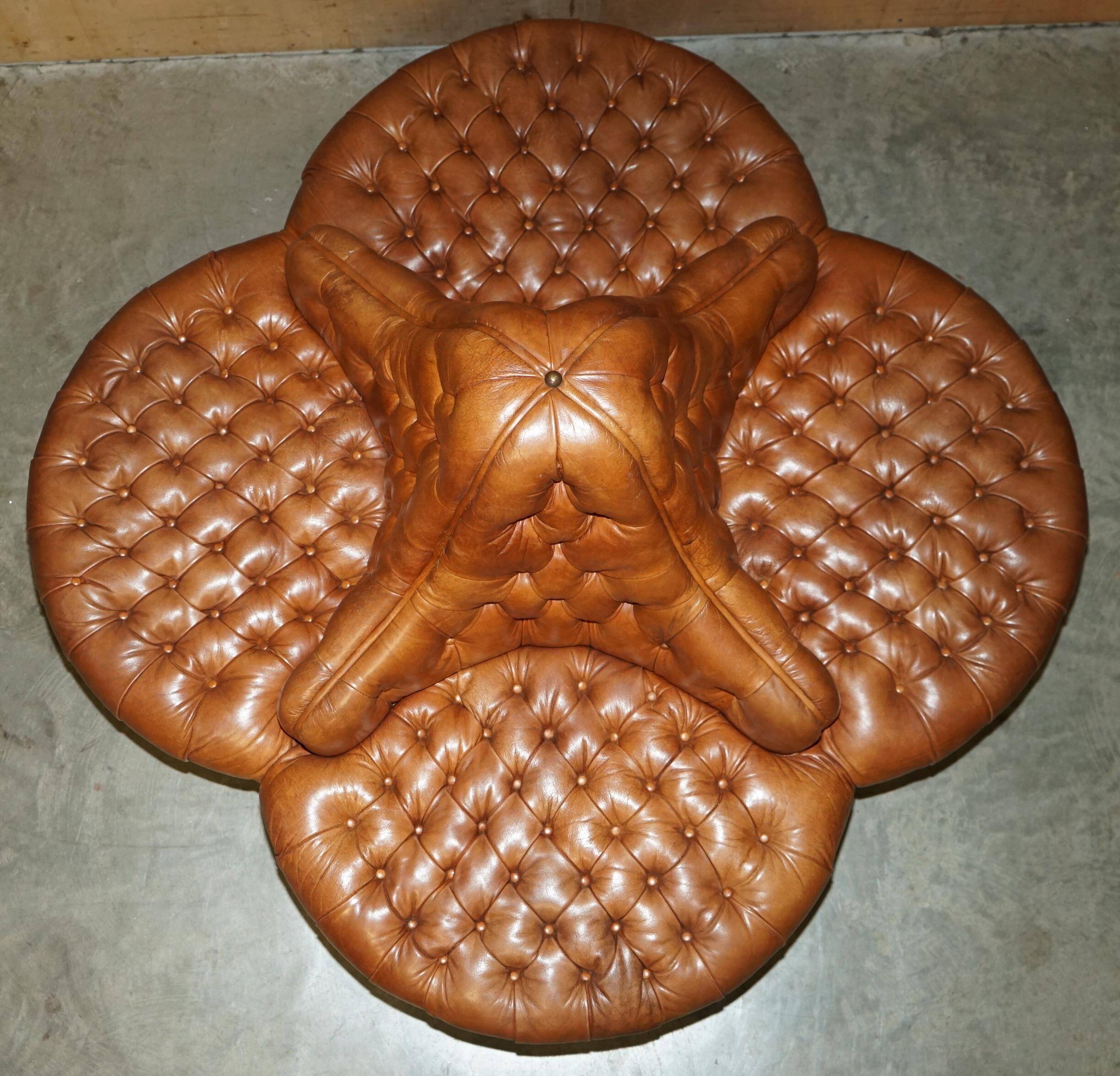 Heritage leather Chesterfield sofa, four-seater, Tête-à-Tête model.