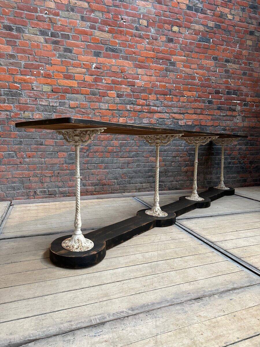 Decorative console table in cast iron and wood