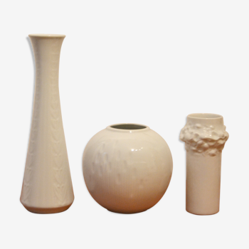 Trio de vases en porcelaine blanche
