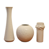 Trio de vases en porcelaine blanche