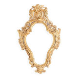 Miroir de style Régence en bois sculpté et doré. Années 1950.
