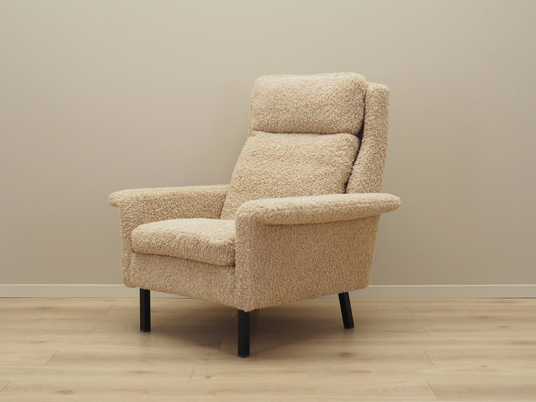 Fauteuil beige, design danois, années 1960, designer : Arne Vodder, éditeur : Fritz Hansen