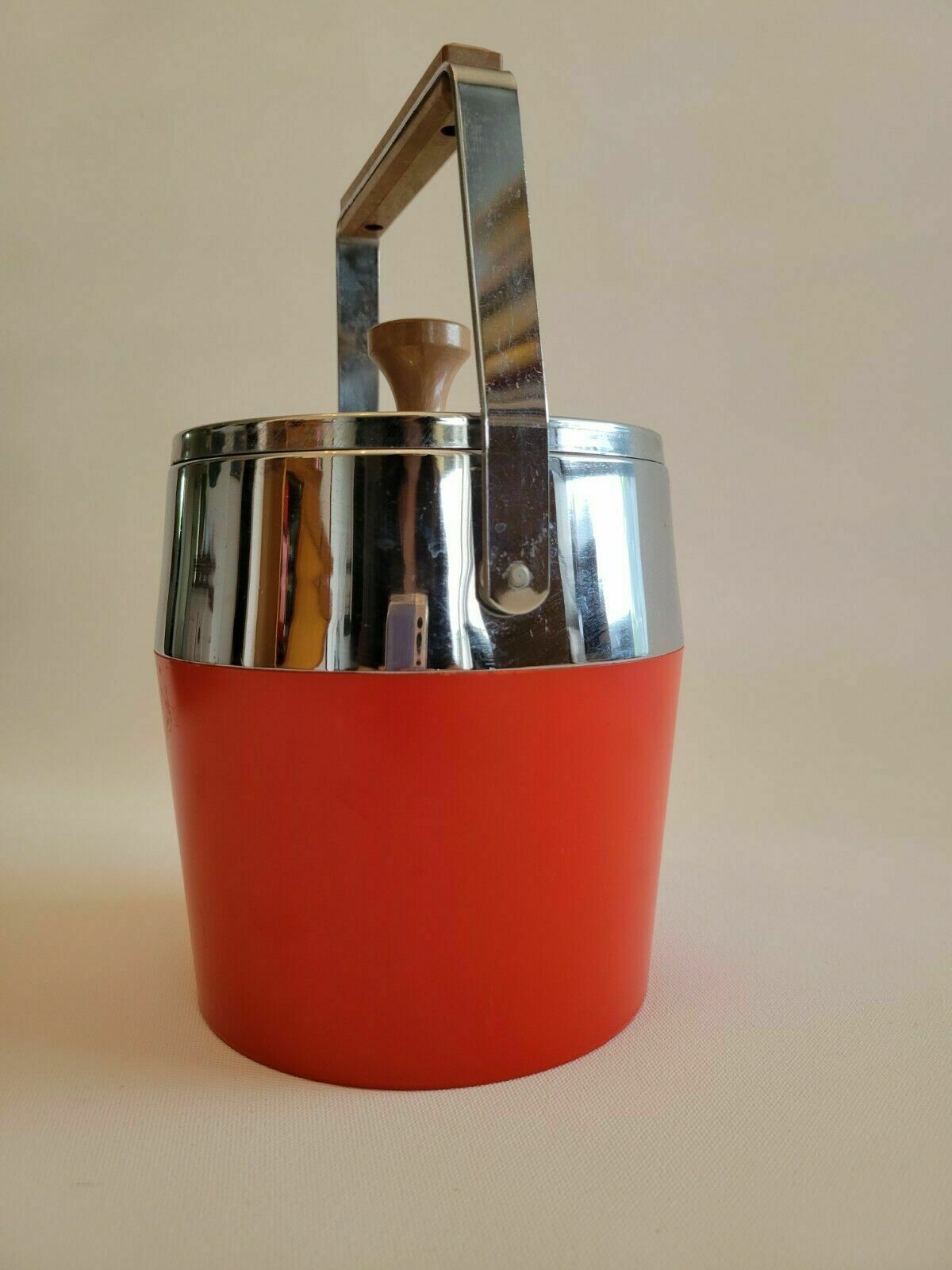 Ice bucket ice 70