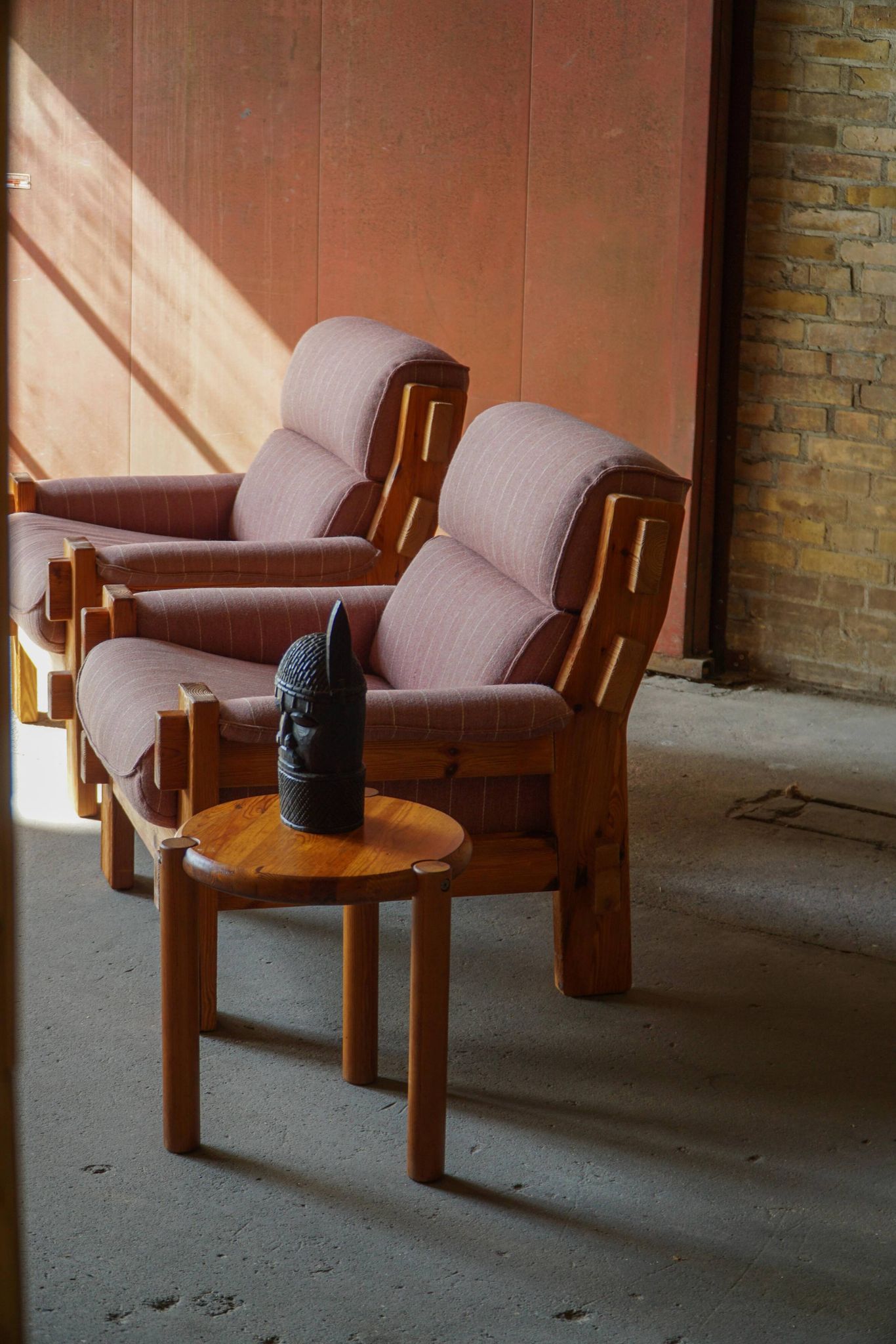 Modern Scandinavian tripod stool from the 20th century with a circular seat, 1970s.
