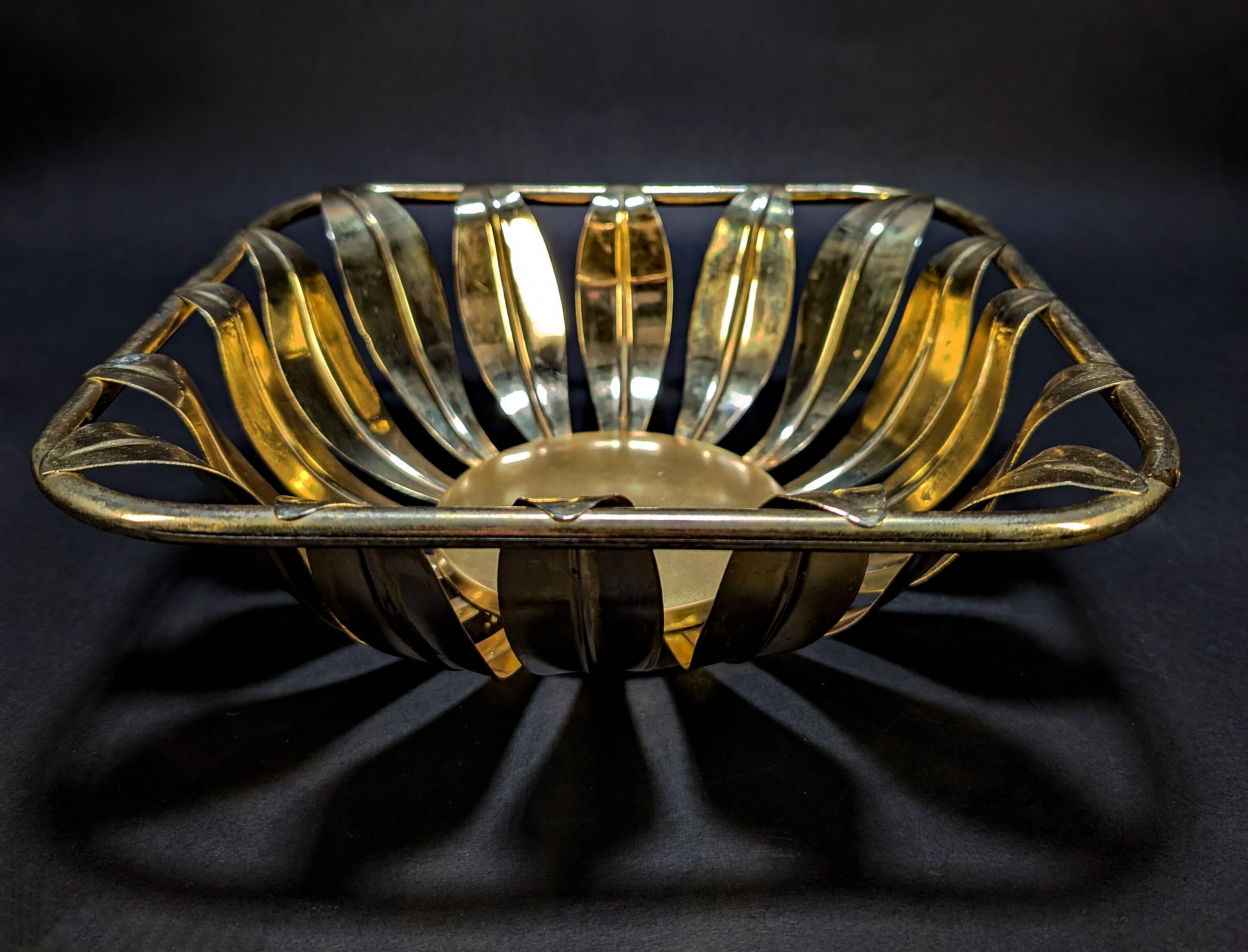 Grande corbeille décorative vintage en métal doré – 90's