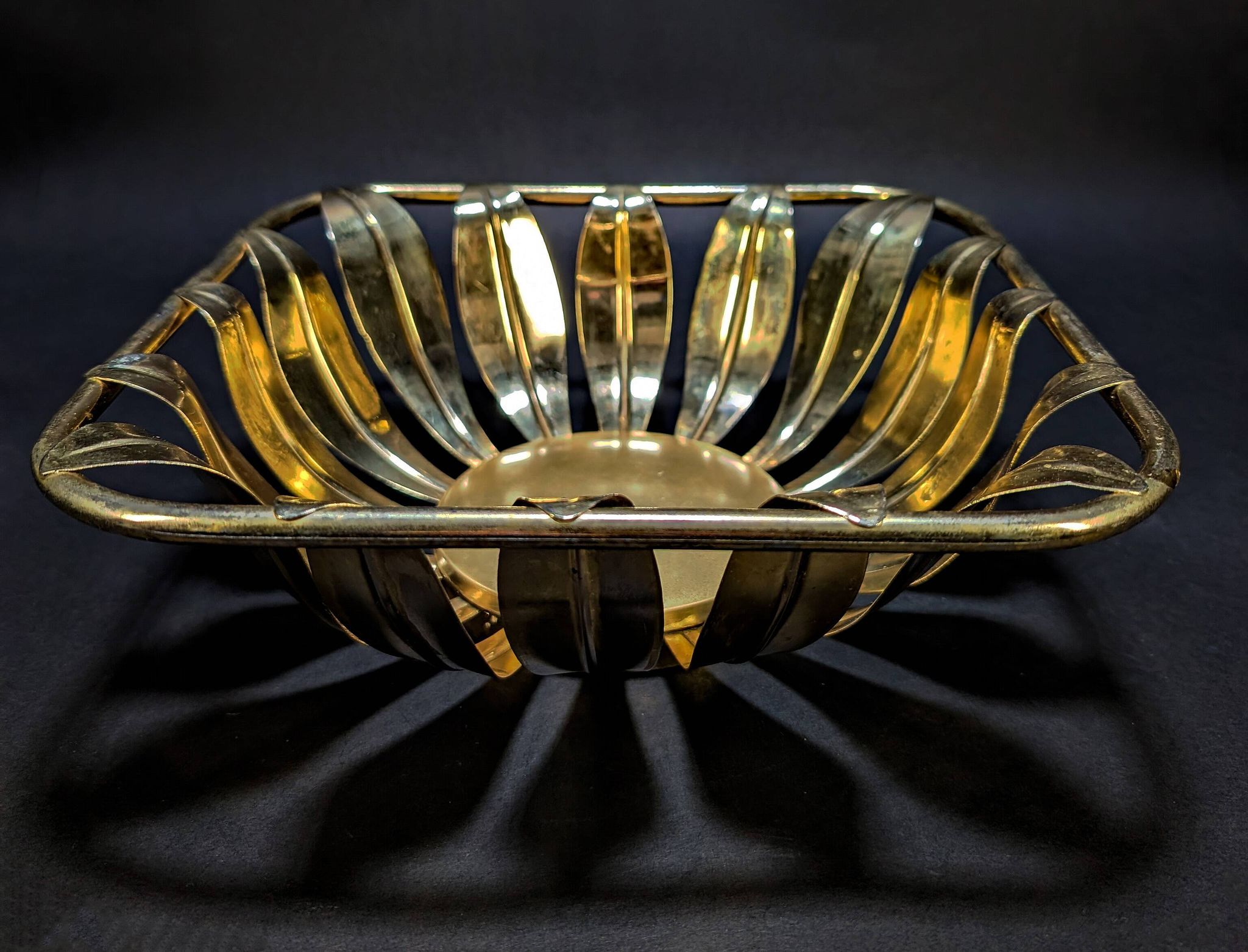 Large vintage decorative basket in gold metal – 90's