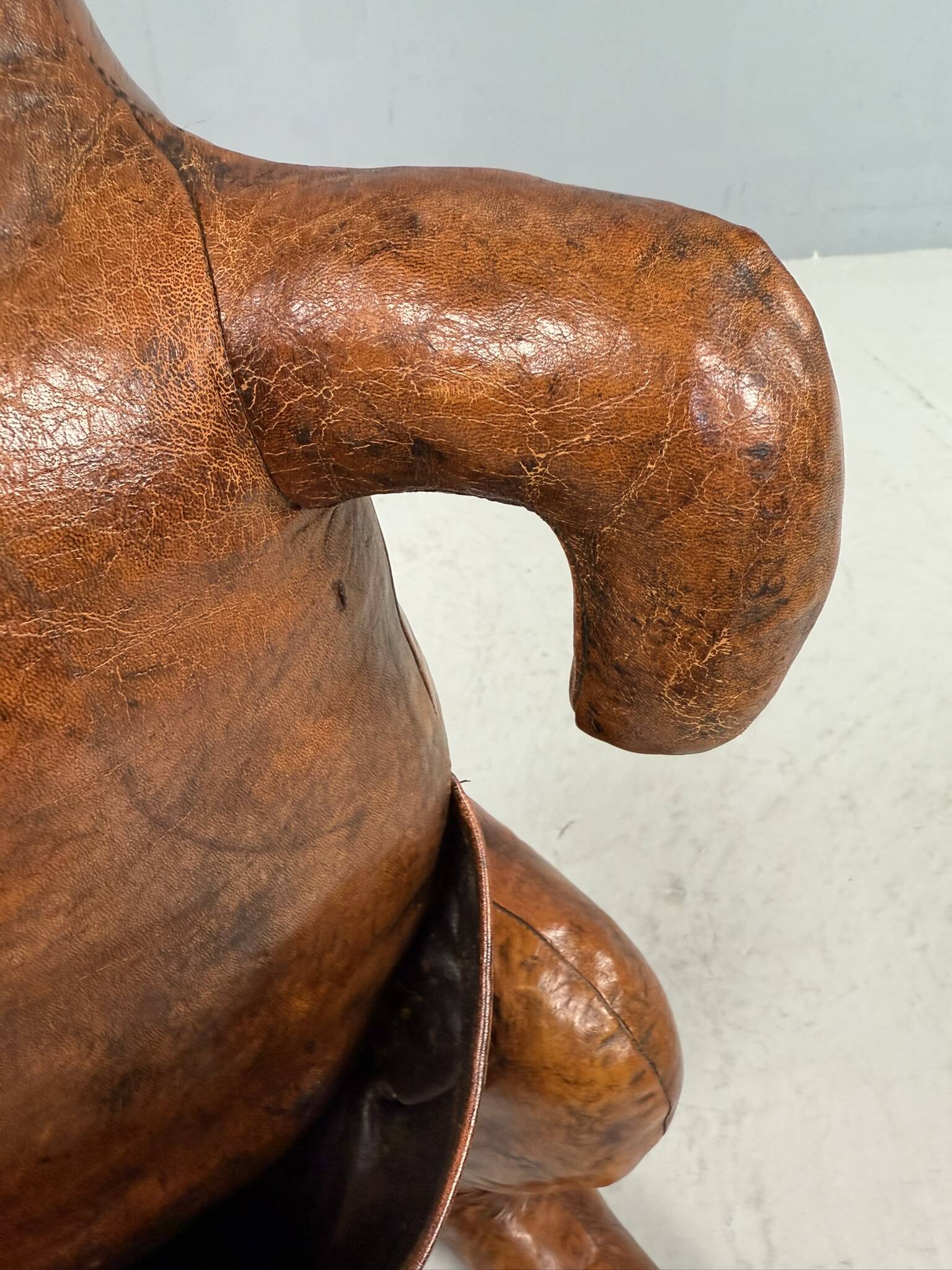 Dimitri Omersa leather magazine pouch kangaroo, Almazán, Spain, 1970 (Stamped)