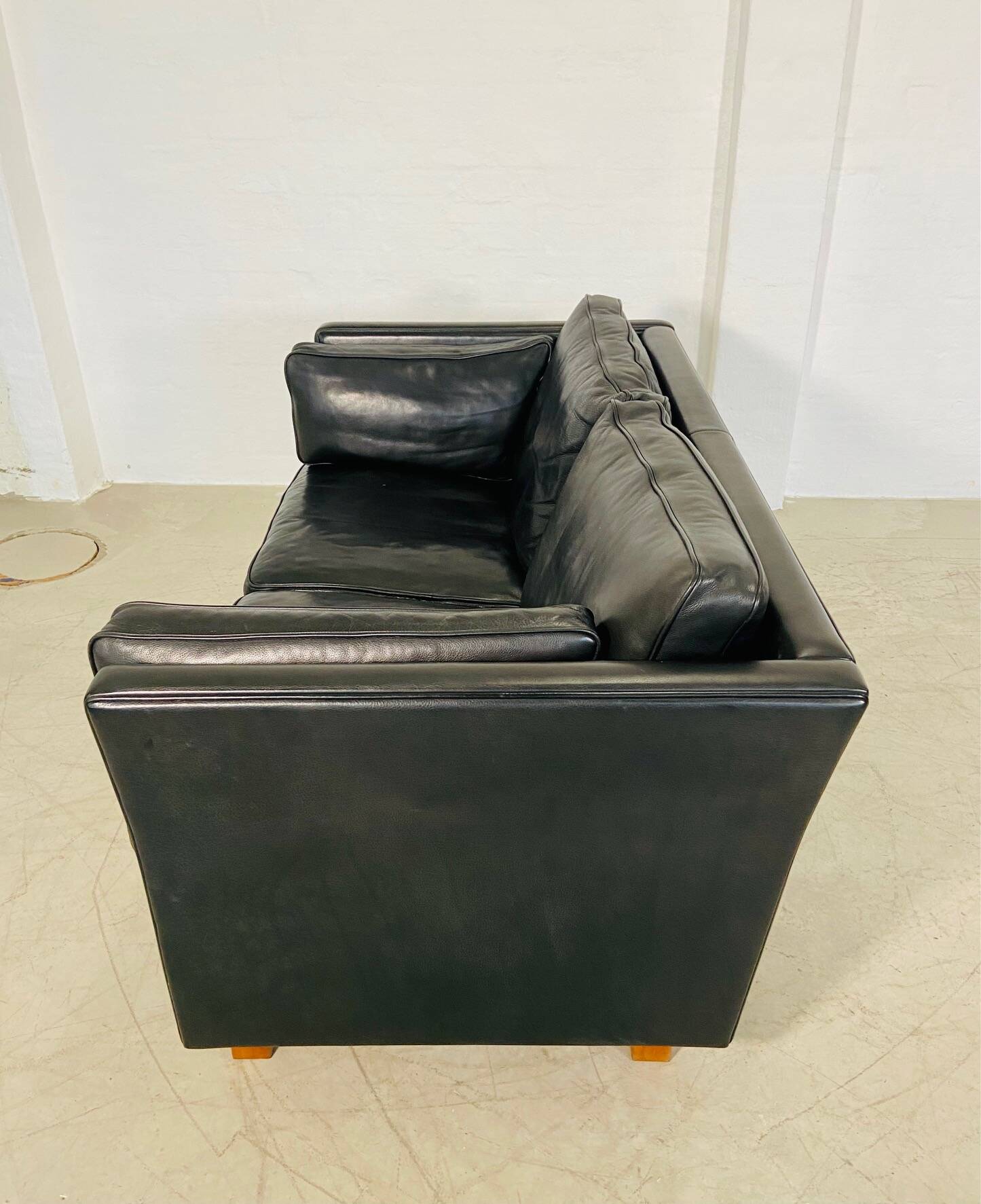 Vintage retro danish mogens hansen 2 person black leather sofa