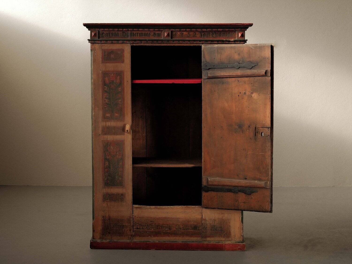 Armoire bavaroise peinte en pin massif – XVIIIᵉ siècle