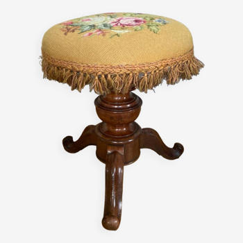 Tabouret de piano en noyer époque XIXe, motif aux points de croix