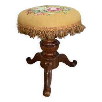 Tabouret de piano en noyer époque XIXe, motif aux points de croix