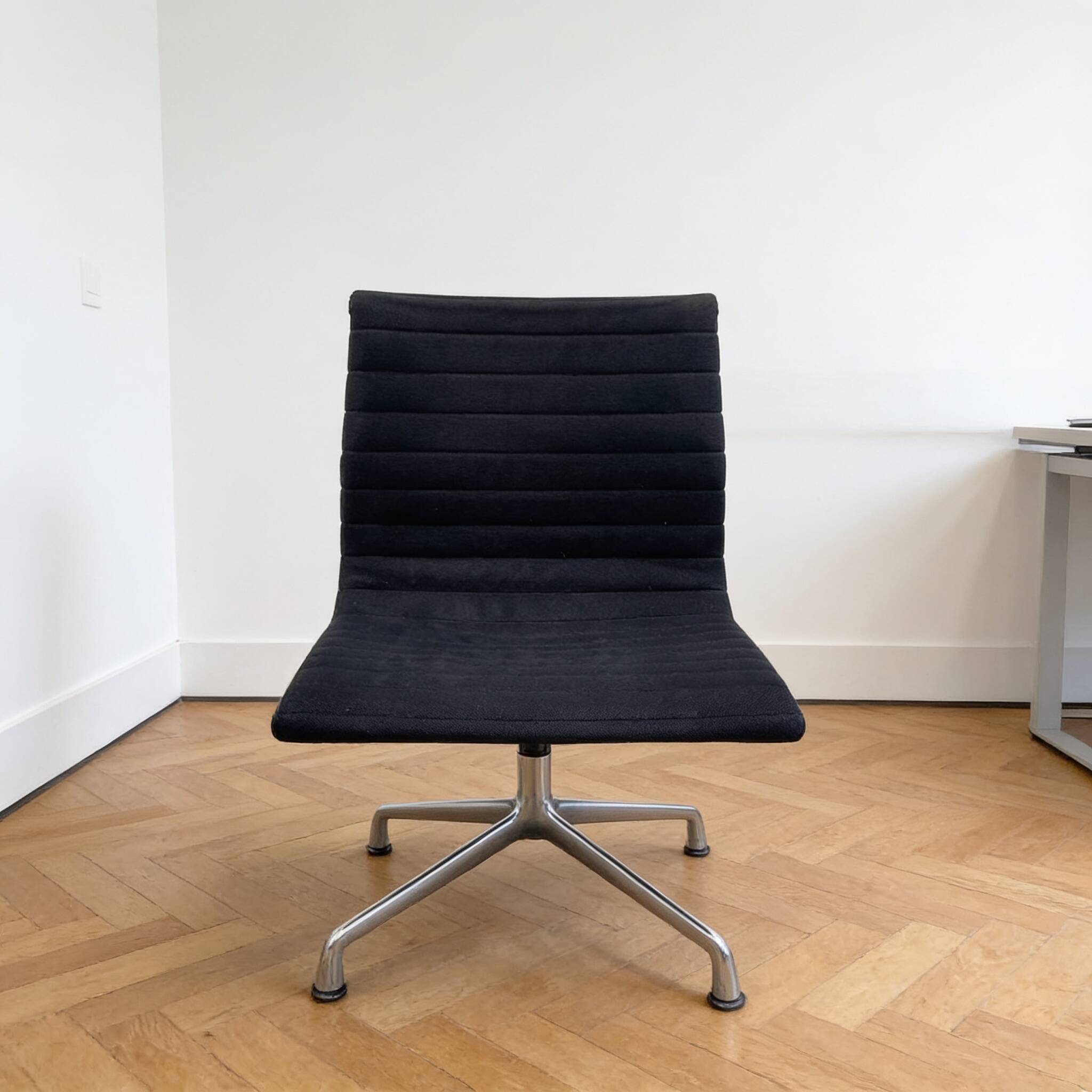 EA106 office chair, Eames