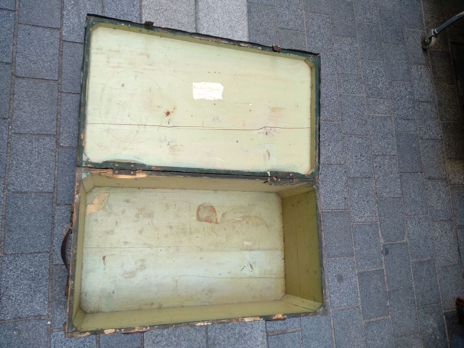 Canteen, WWI military trunk