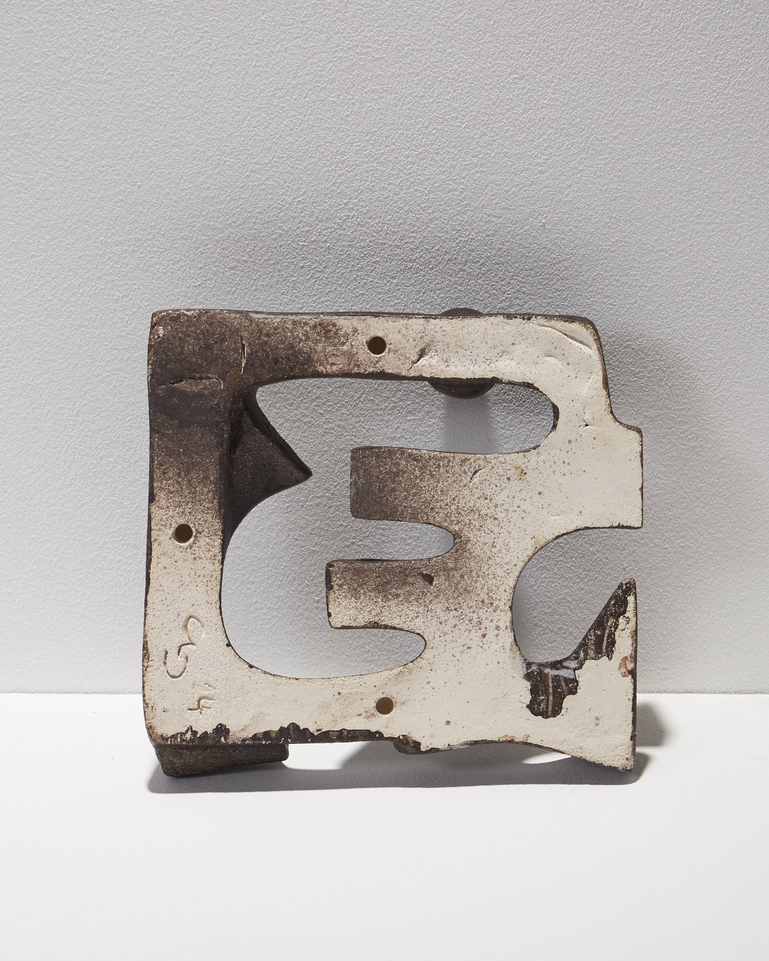 Gimmik 1 sandstone wall sculpture