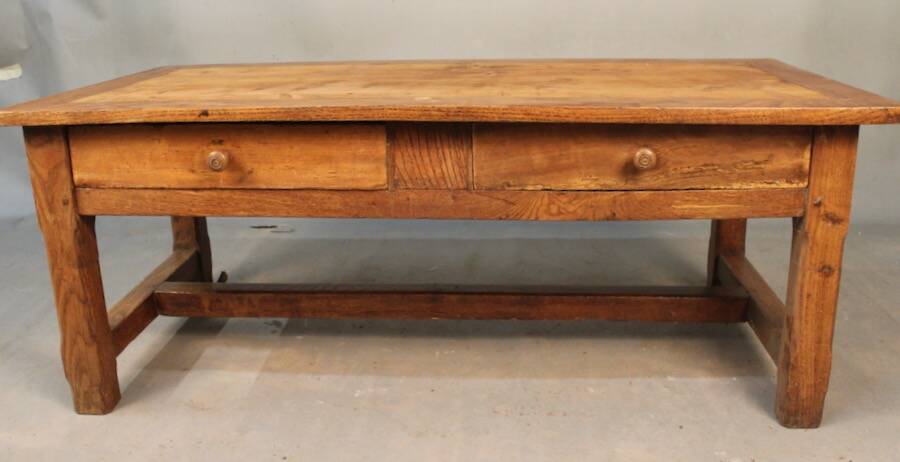 Opening oak coffee table with 2 drawers