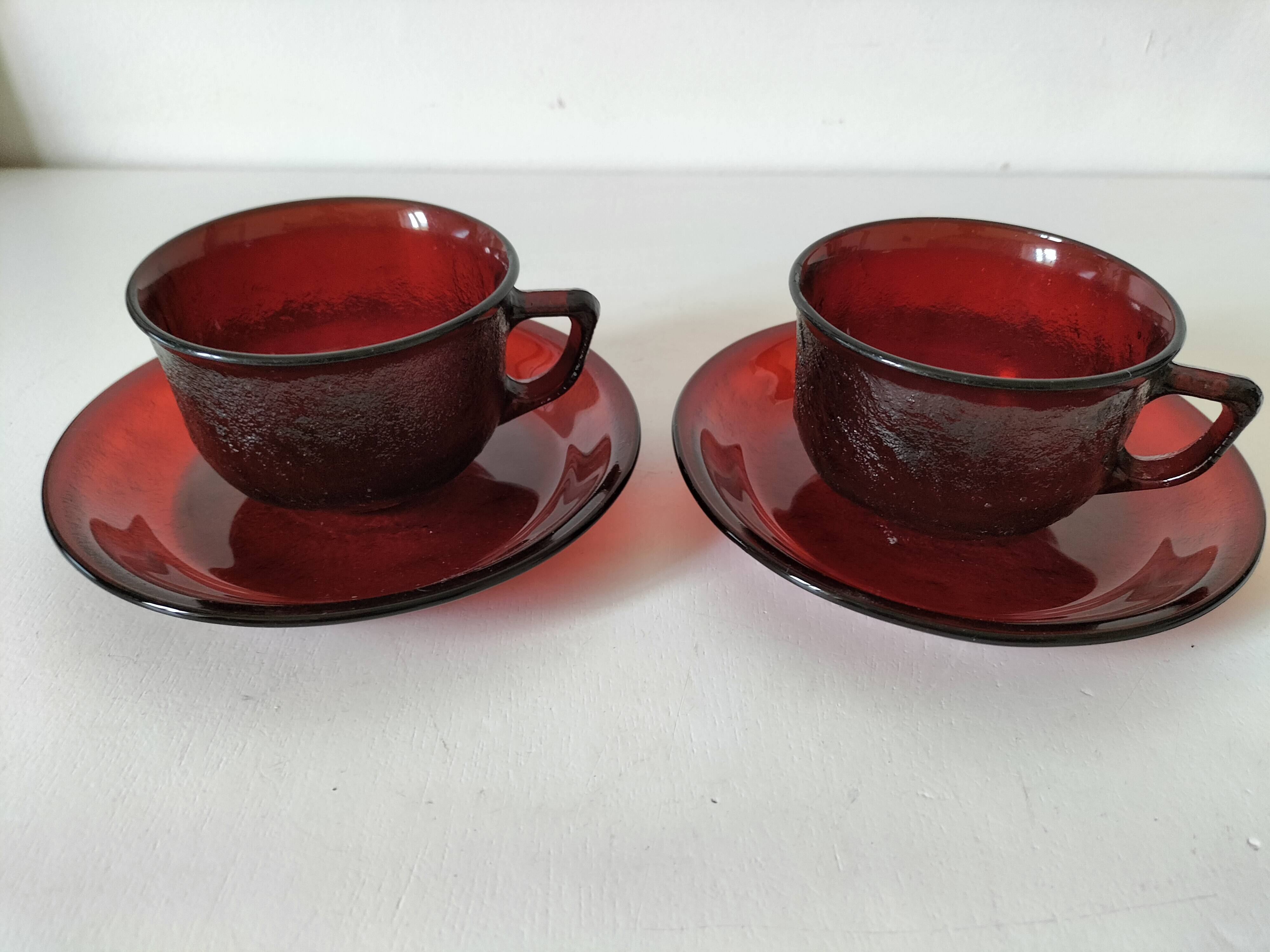 Set of cups and saucers Arcoroc Sierra ruby – 1970s