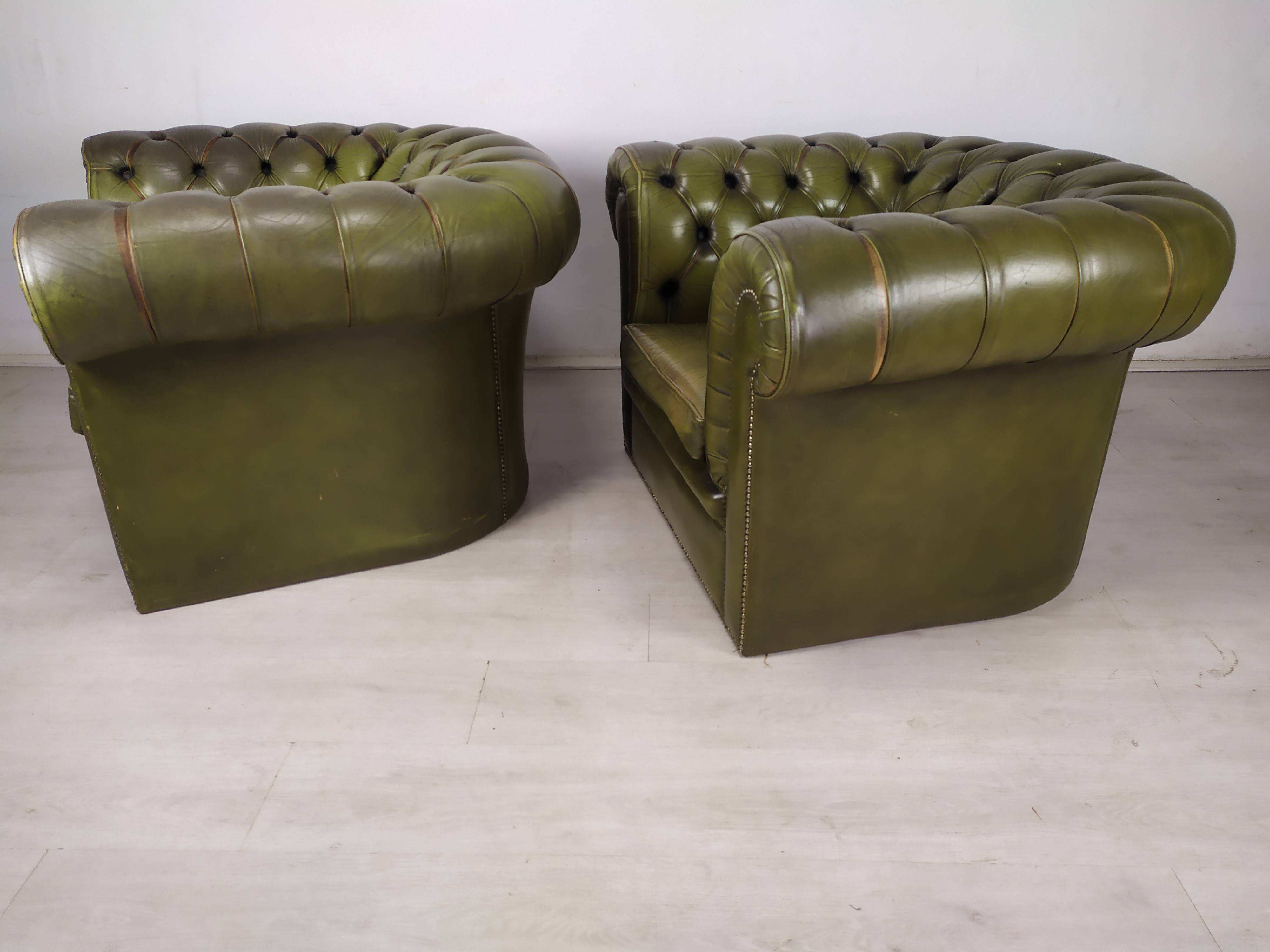 Paire de fauteuils Chesterfield cuir vert