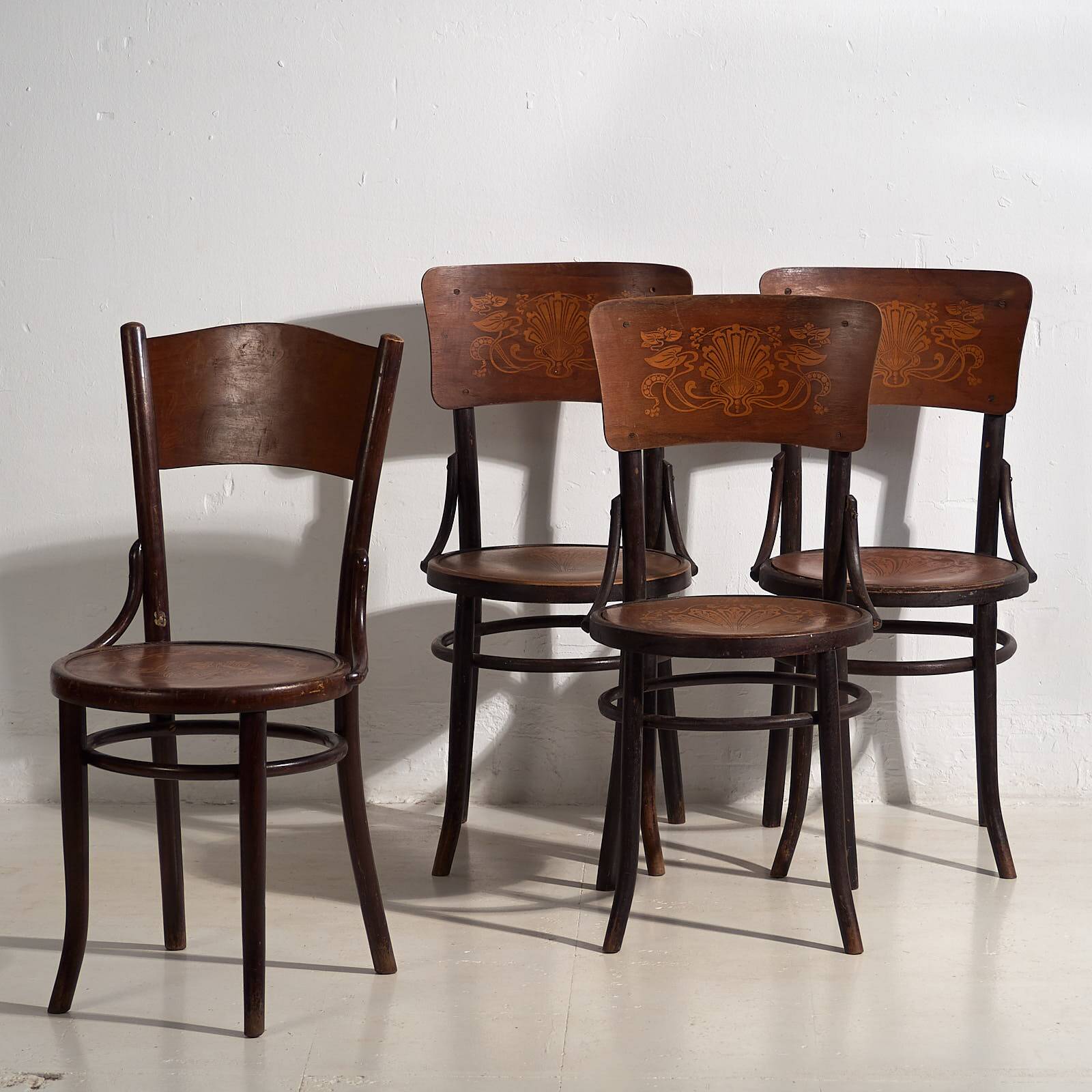 Antique Thonet dining room chairs (c.1900). Set of 4 pieces