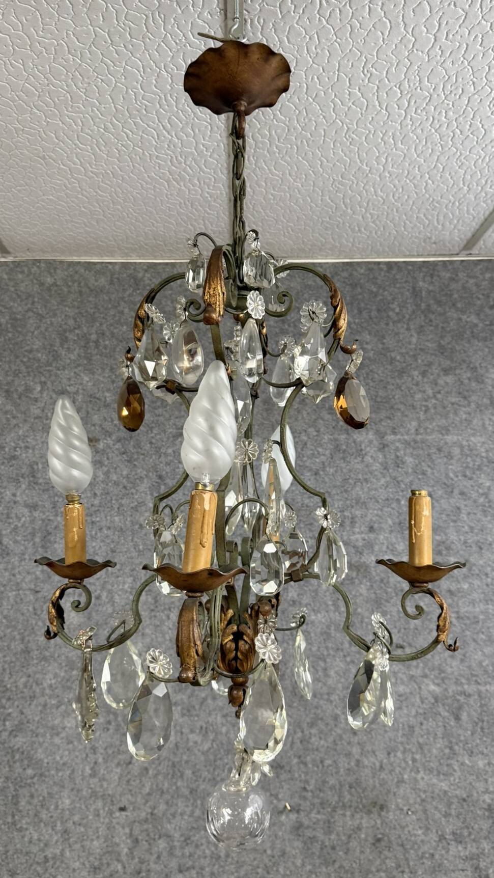 Venetian chandelier with gold and lacquered metal tassels, circa 1940