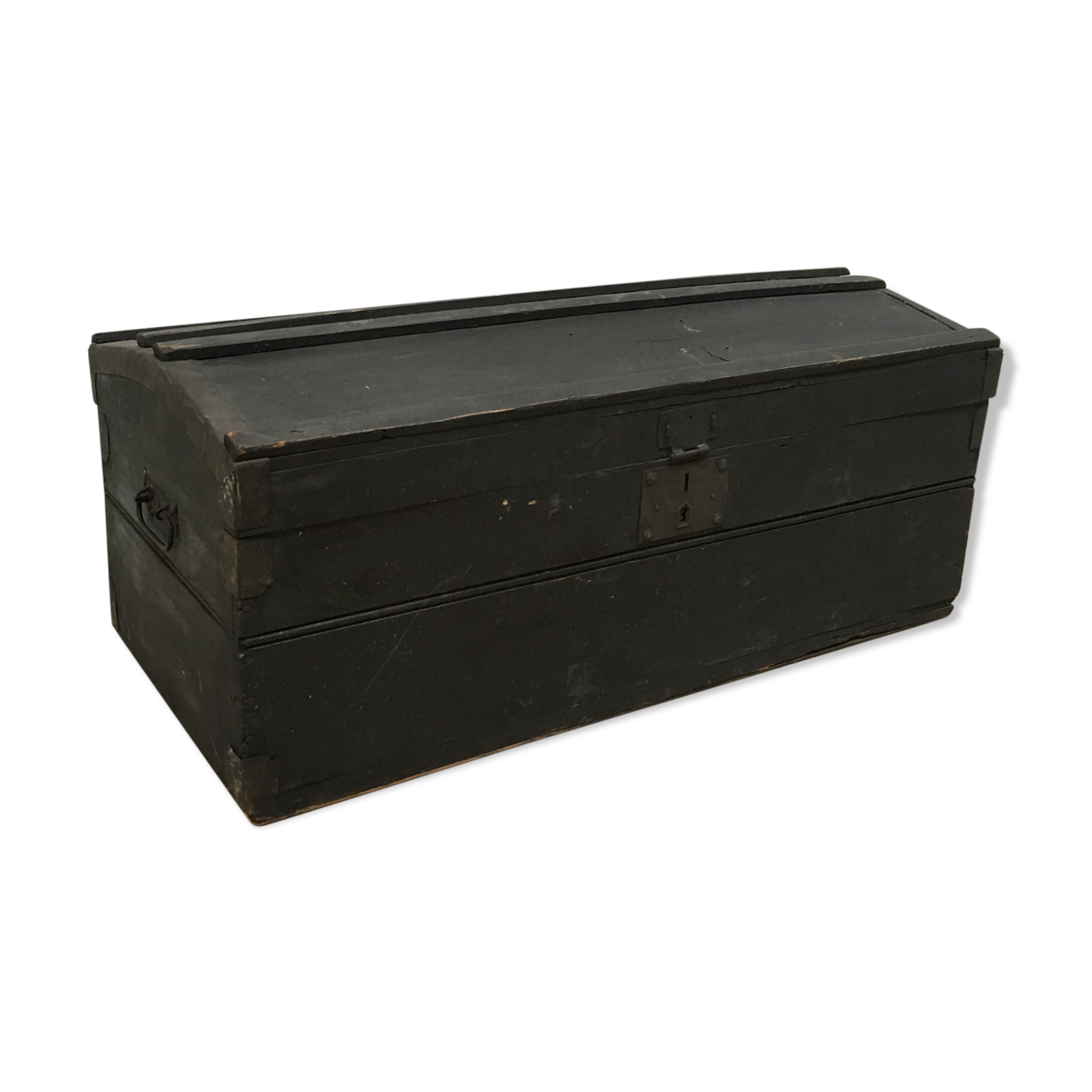 Matte black curved trunk