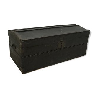 Matte black curved trunk