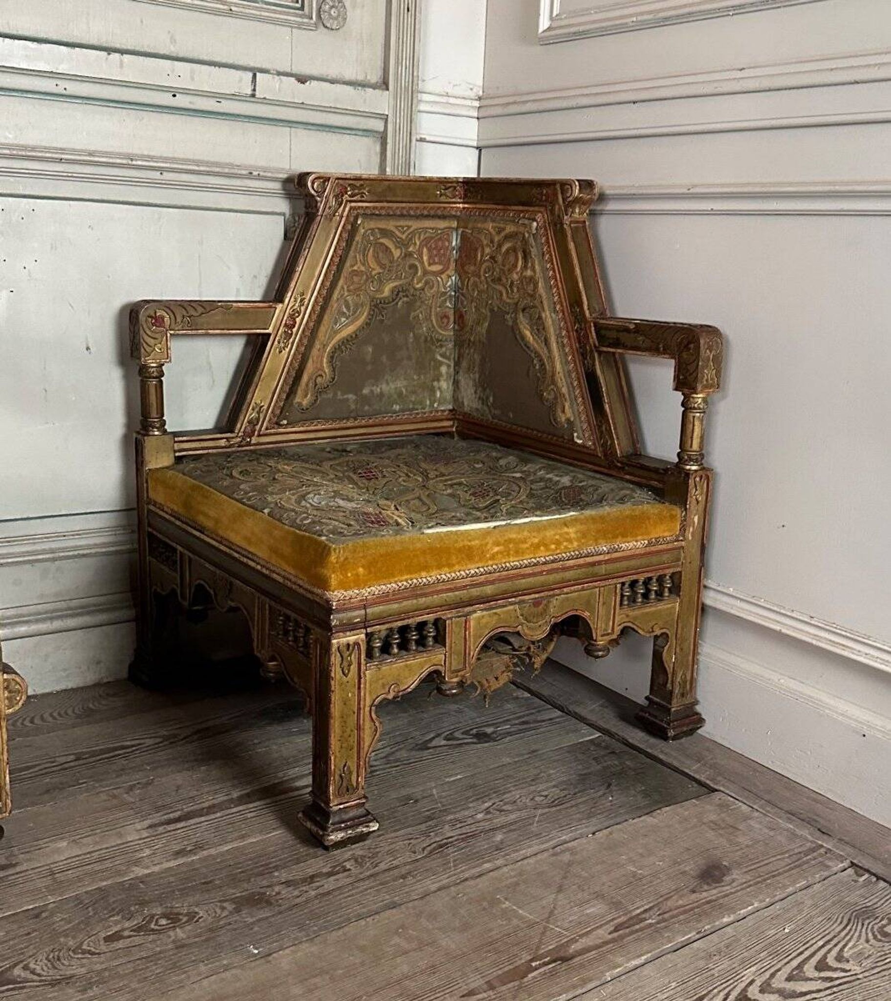 Pair of corner armchairs and an Orientalist bench in carved and polychrome wood from around 1900.