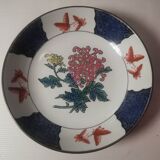 Three decorative plates in Chinese porcelain and brass from the 1960s. signed