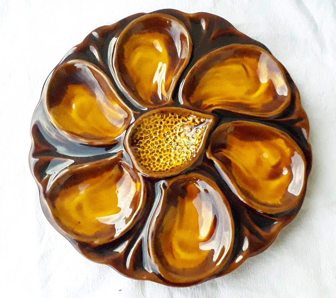 5 oyster plates in slipware