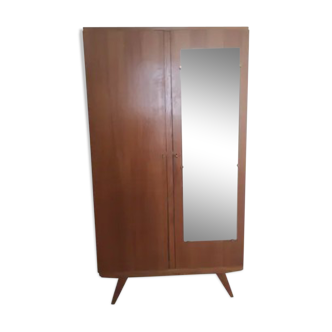 Armoire pieds compas