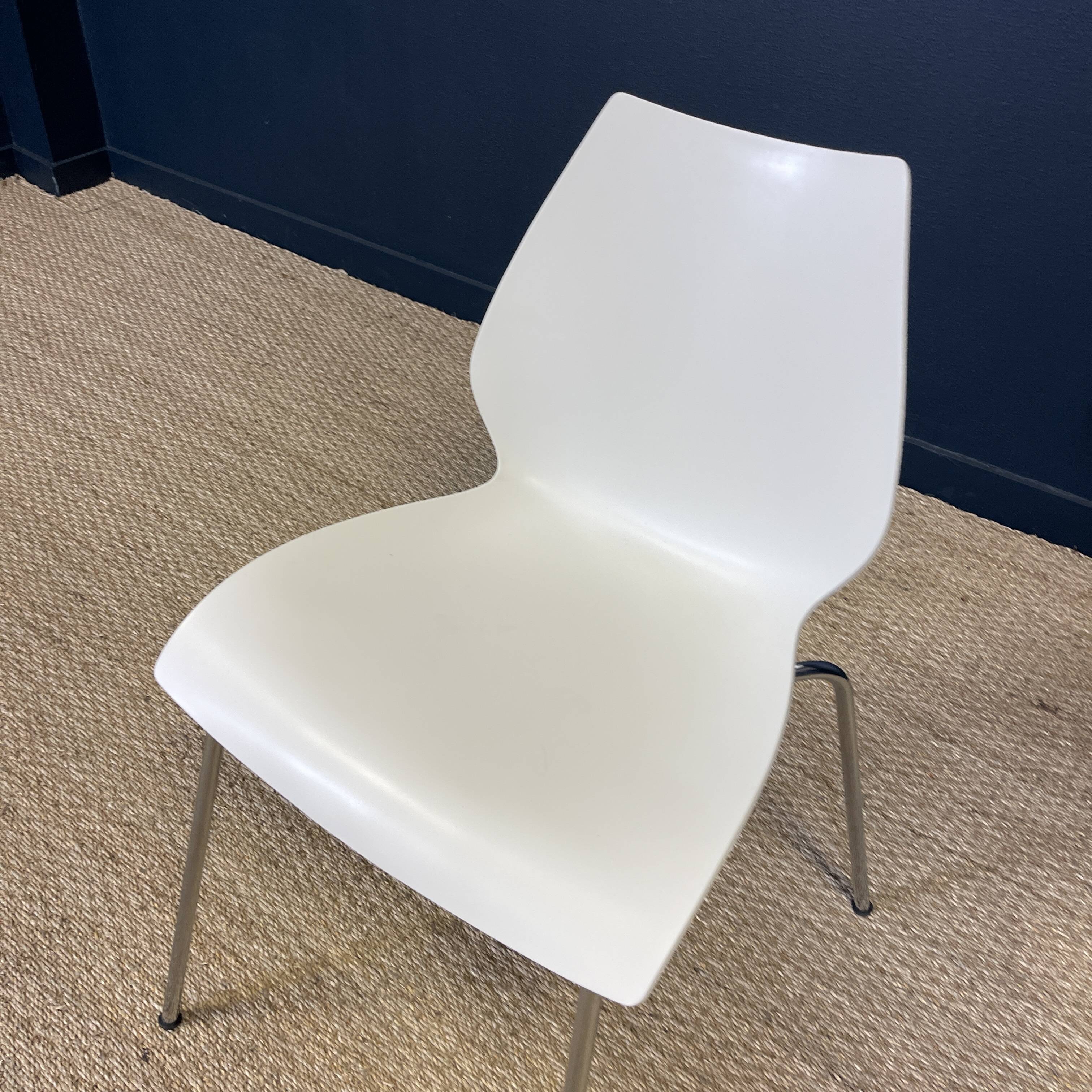 Set of 4 white Maui chairs by Magistretti for Kartell 2000s Italy