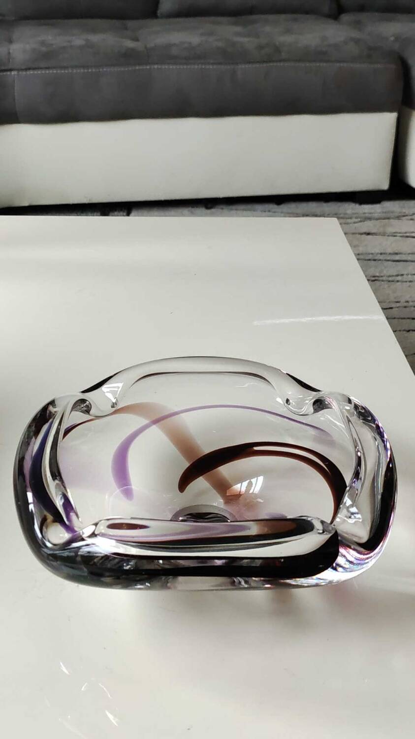 Large pocket/ashtray in heavy crystal with contemporary design - Designer Max Verboeket for Kristalunie/Maastricht factory. Diameter 22 cm