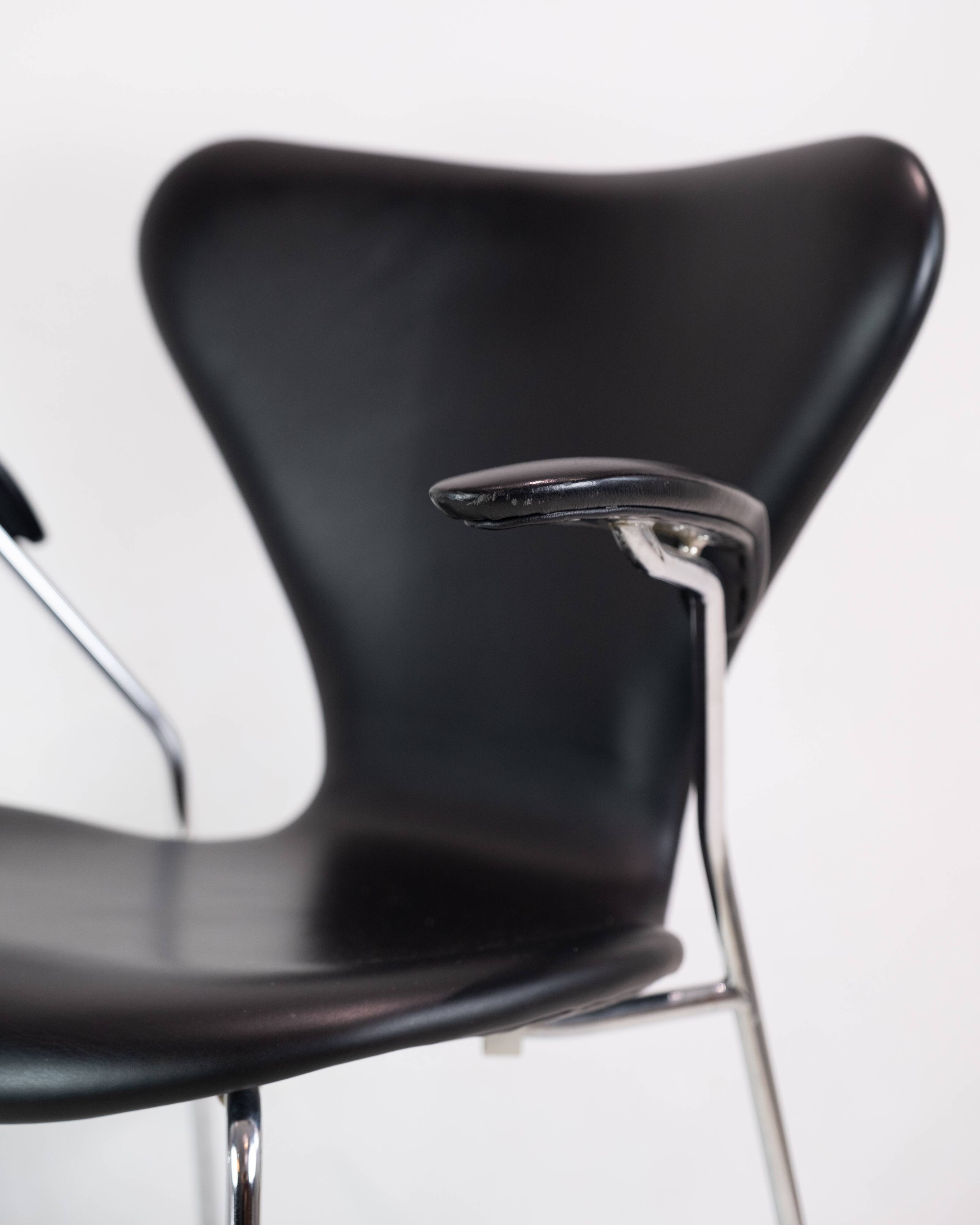 Seven Chairs With Armrests Model 3207 In Black Leather Arne Jacobsen & Fritz Hansen