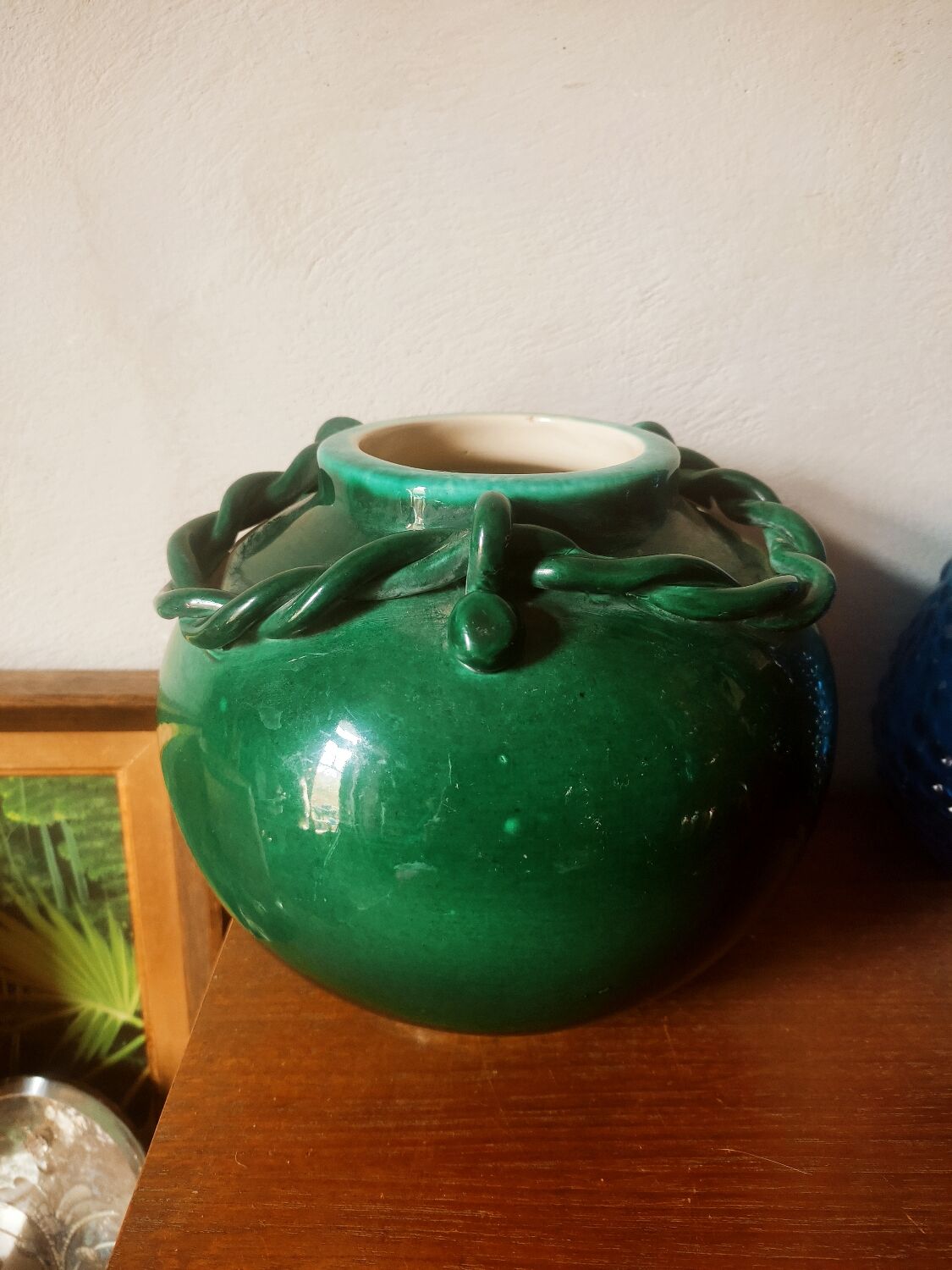 Ball vase with green ceramic string decoration