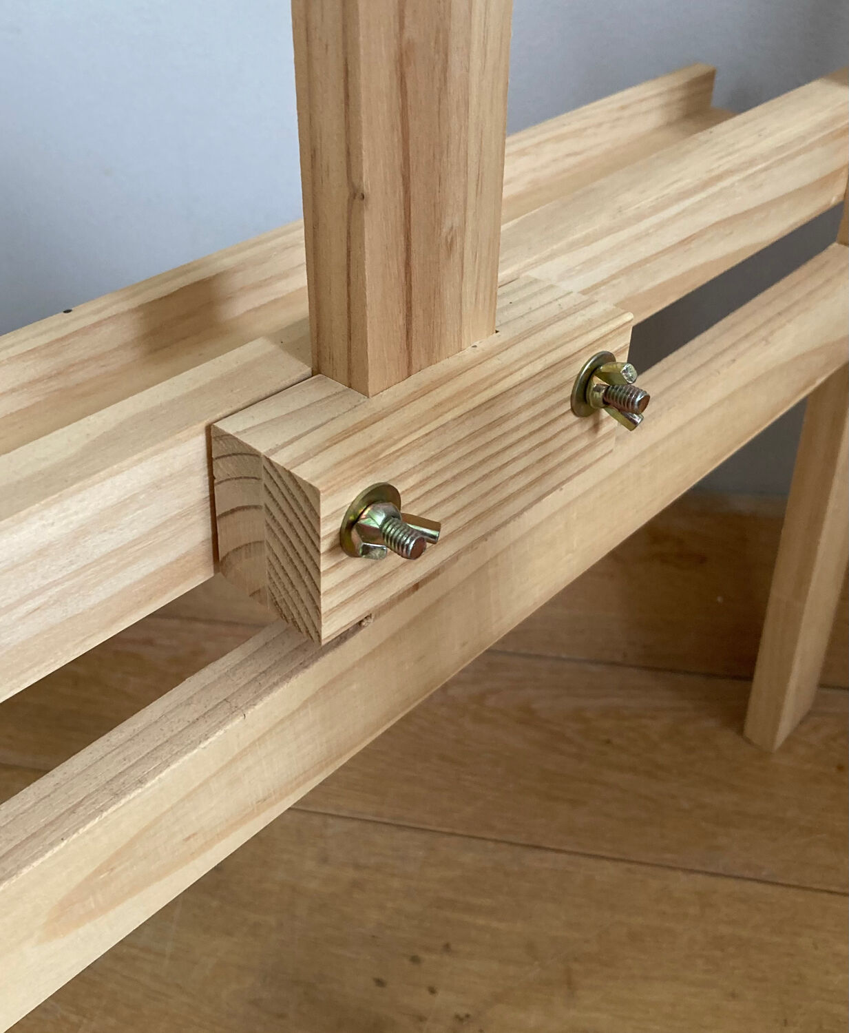 Adjustable painter's easel condition nine twentieth era