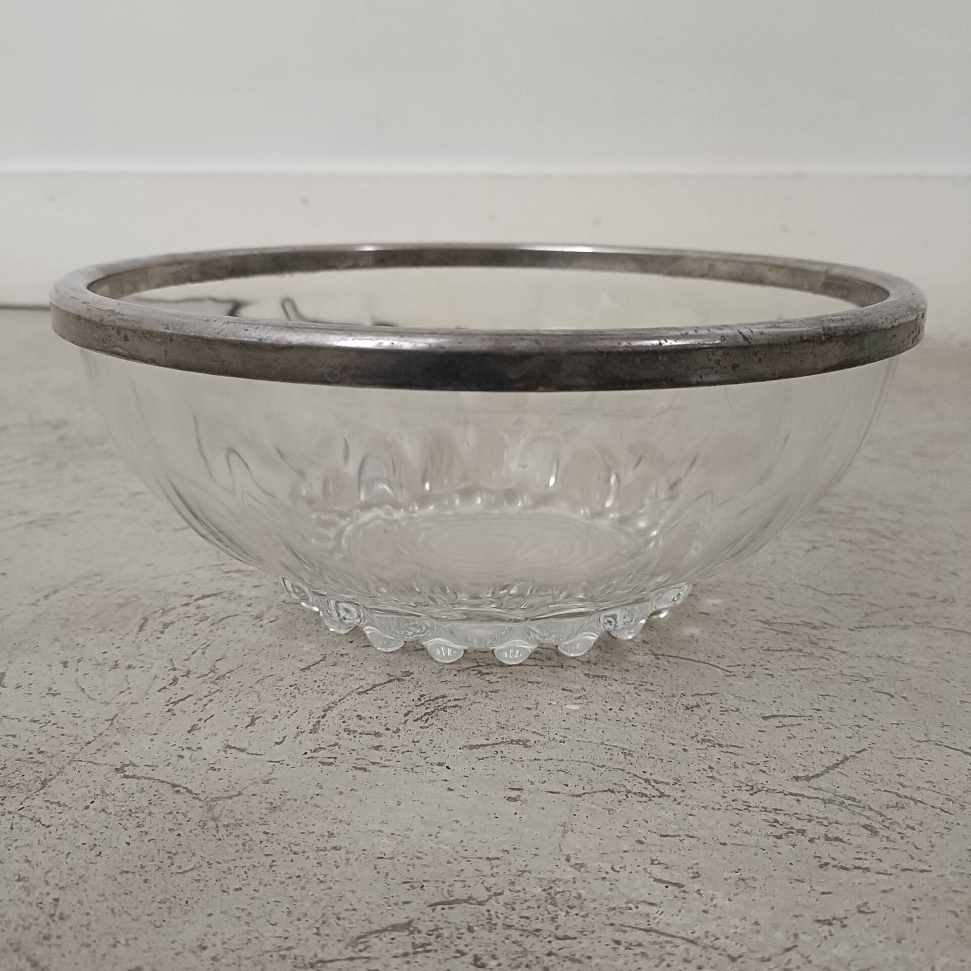 Crystal bowl with a rim