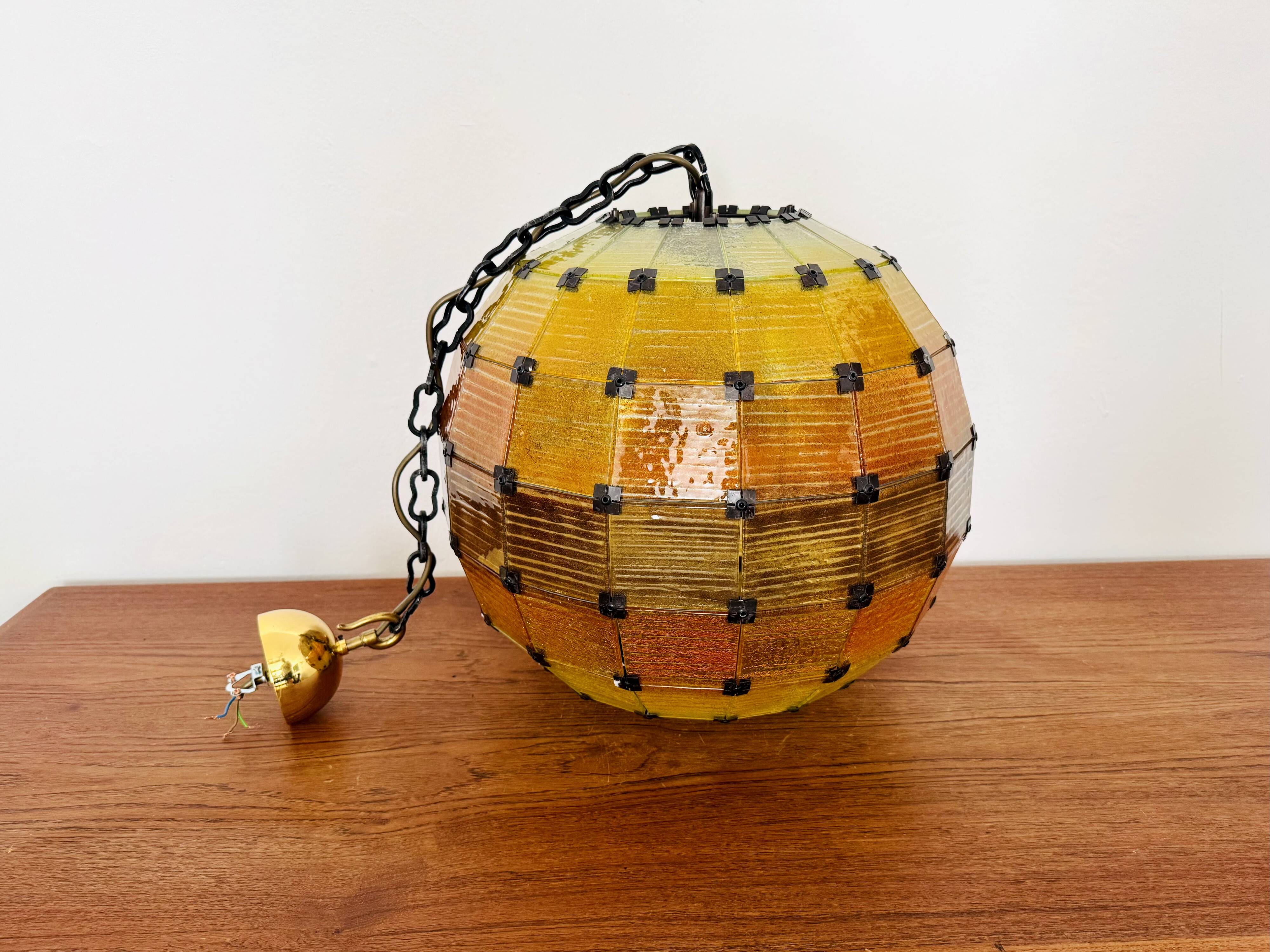 Suspension boule en verre coloré, 1960