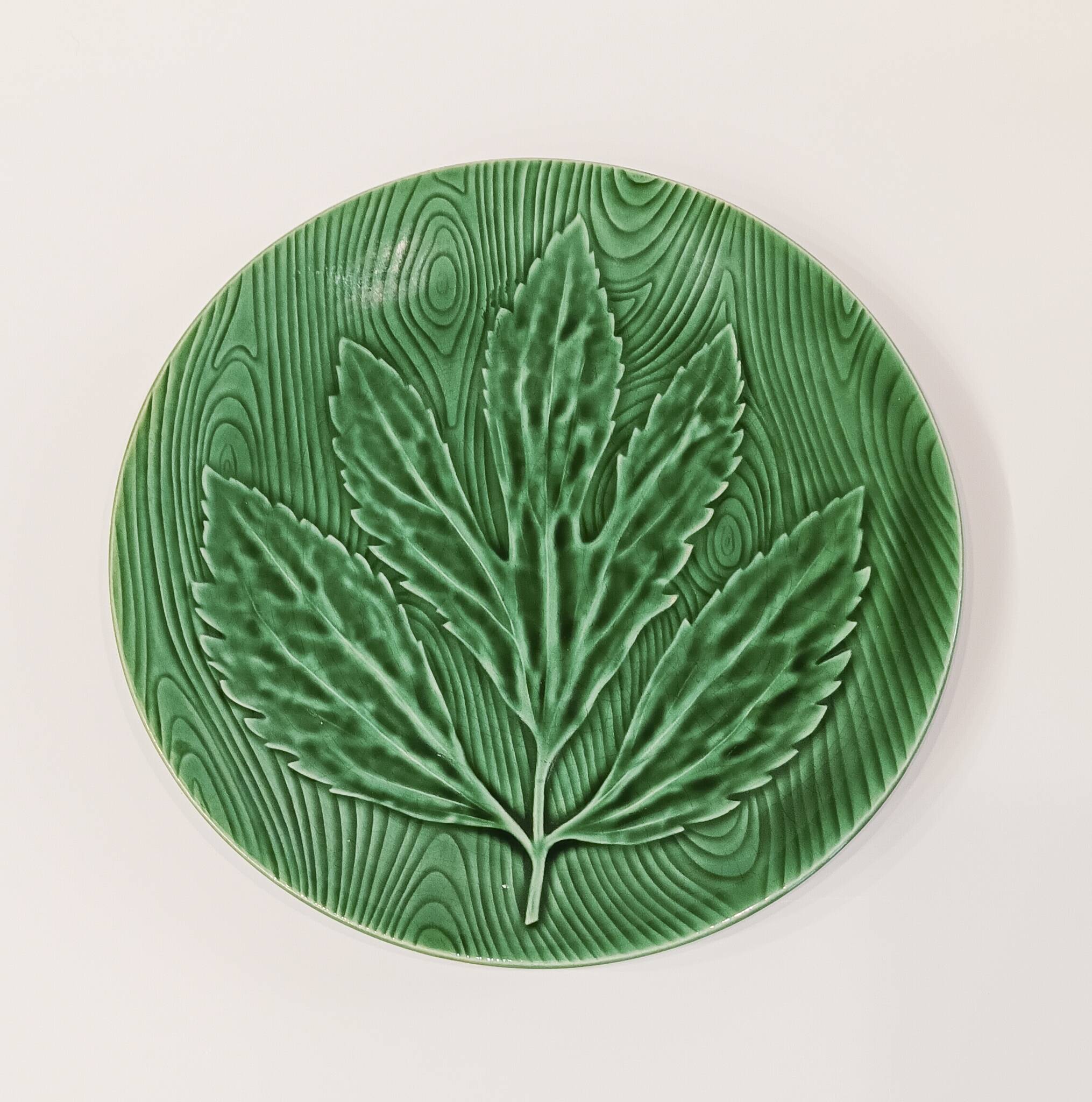 1 flat dessert plate, Gien Primefleur collection, in green slip