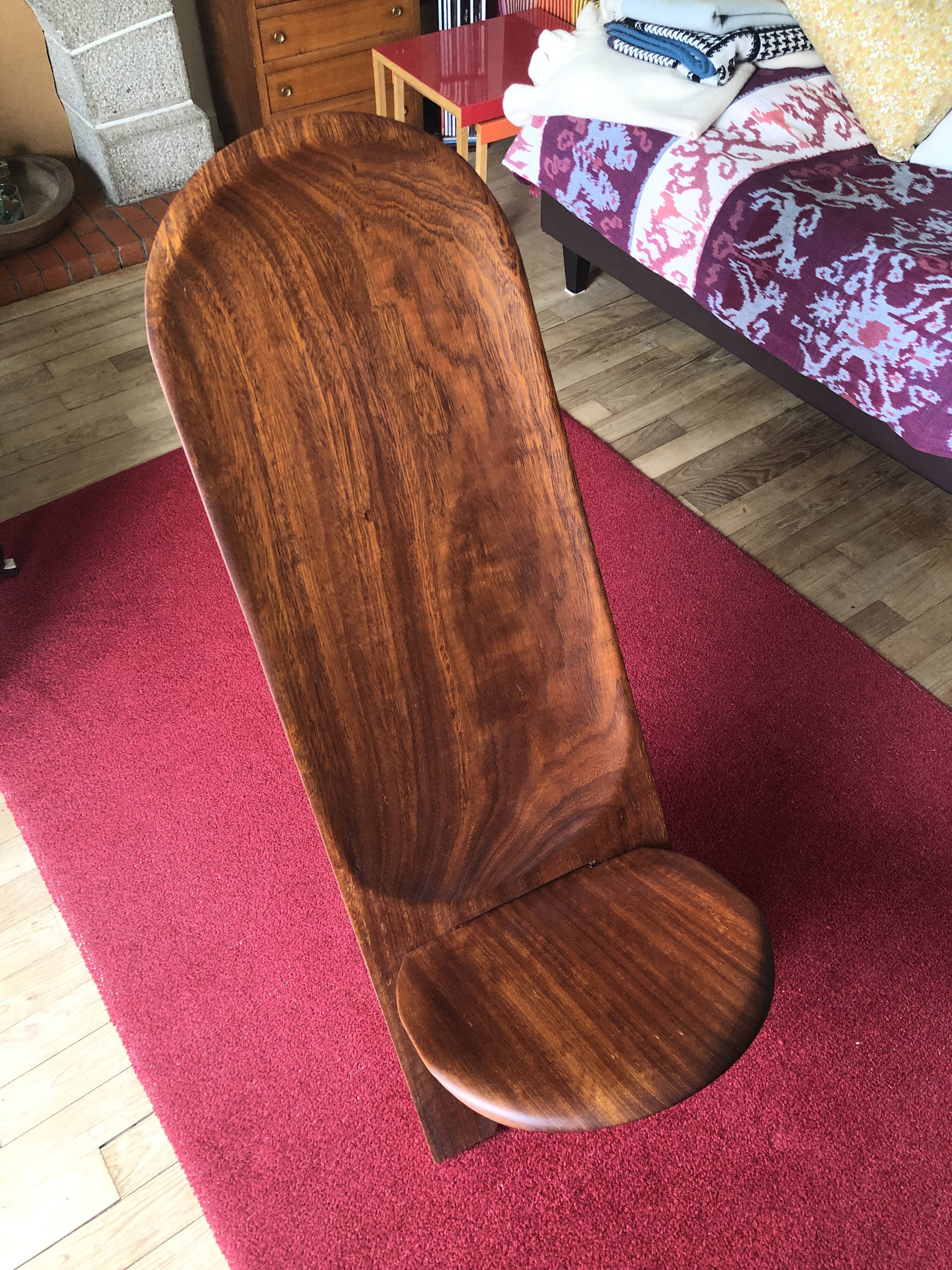 Fauteuil à palabre en bois d'irokonon sculpté