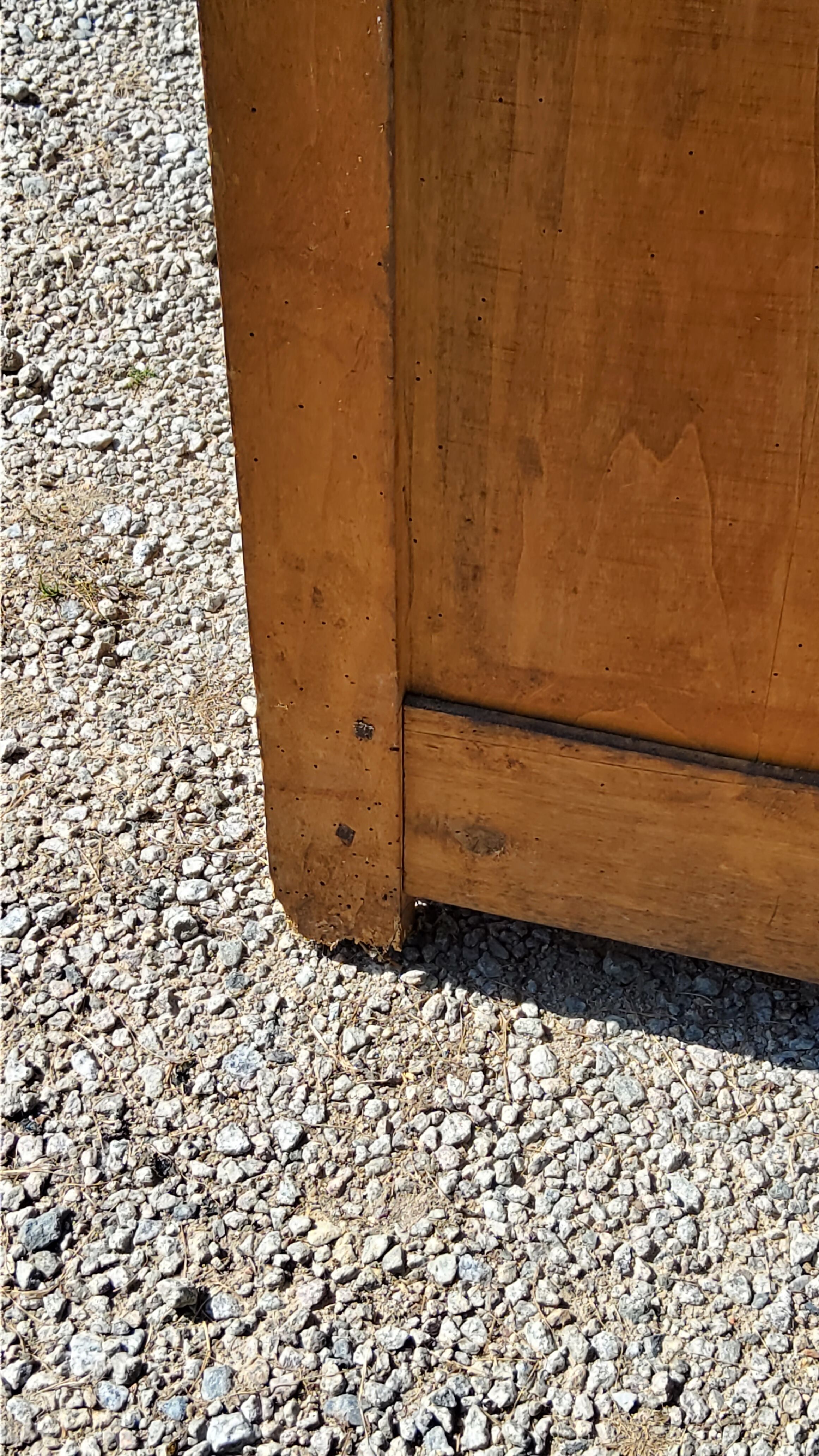 Buffet parisien à hauteur d’appui en peuplier 2 portes 2 tiroirs des années 20