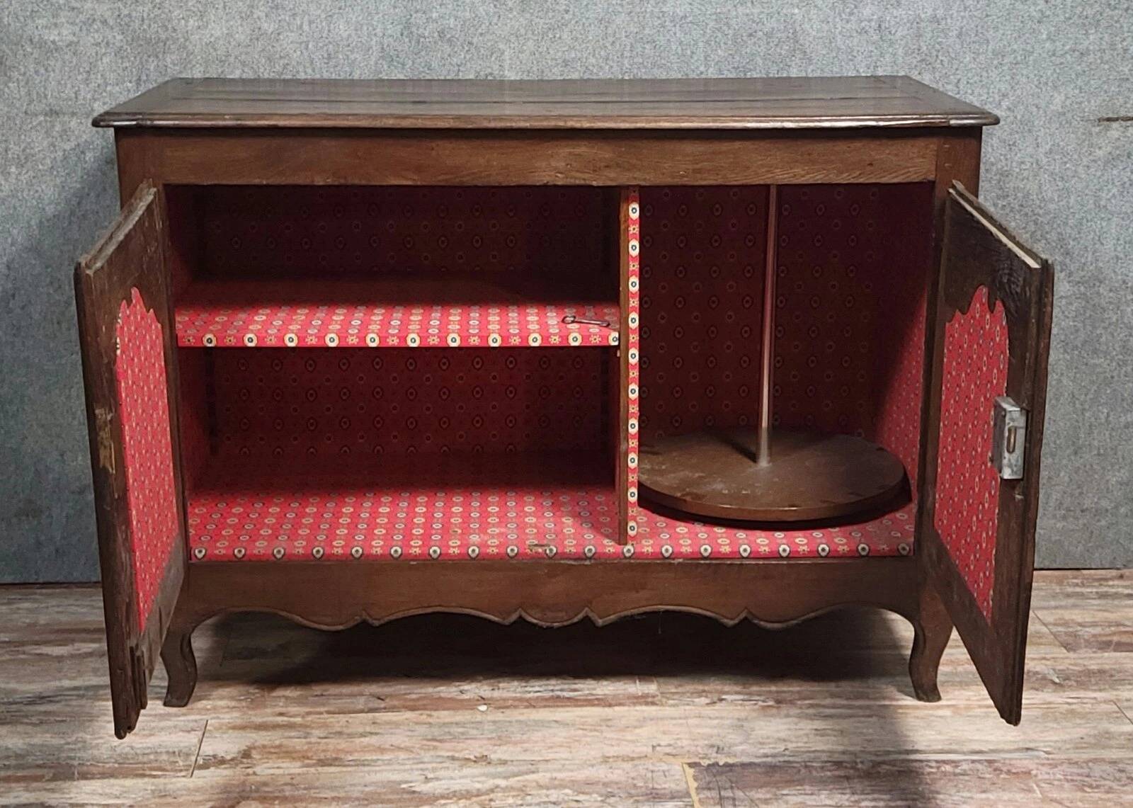 Rustic Louis XV period buffet in solid oak, circa 1750