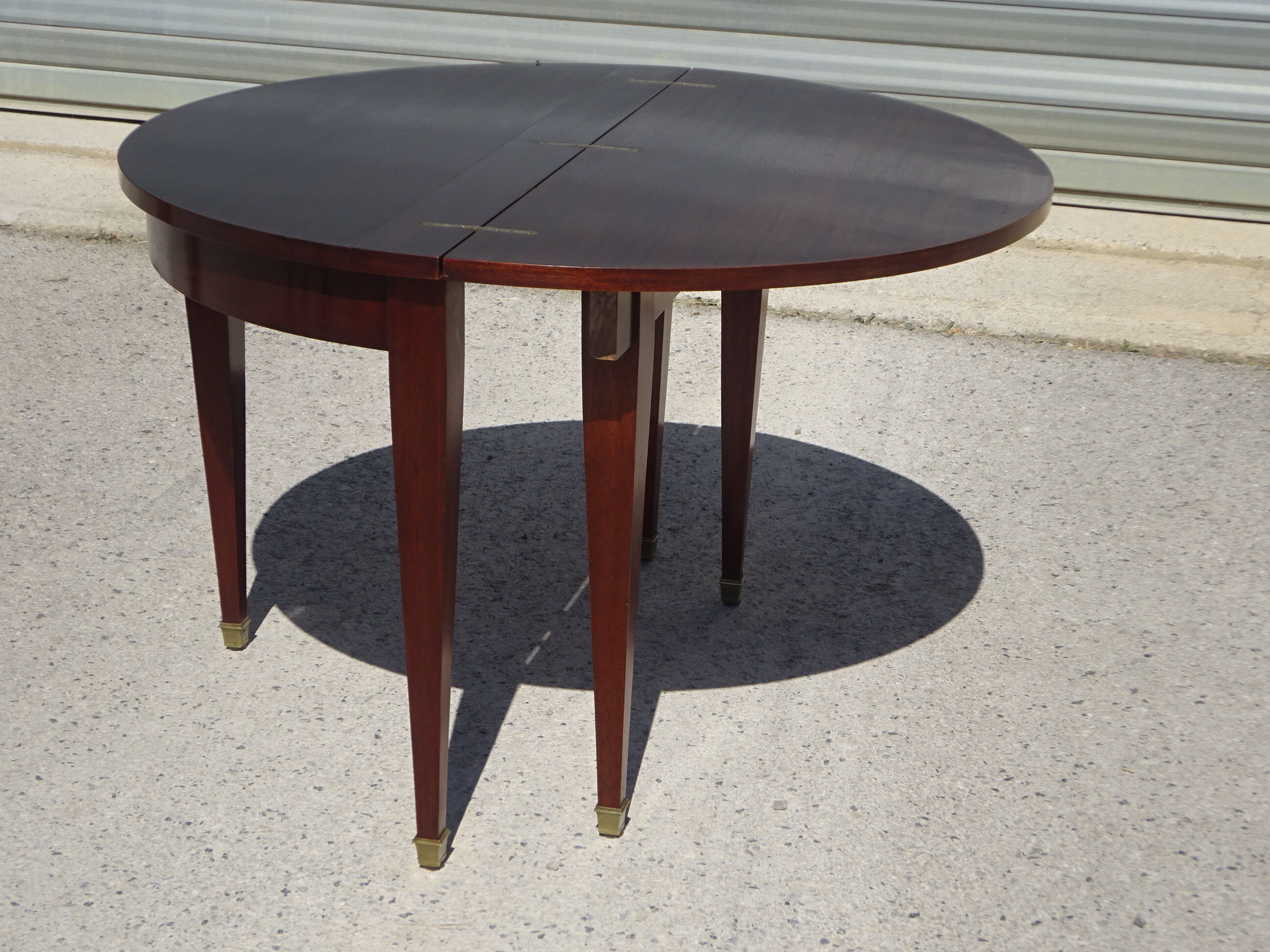 Half-moon console table, extendable in Empire style.